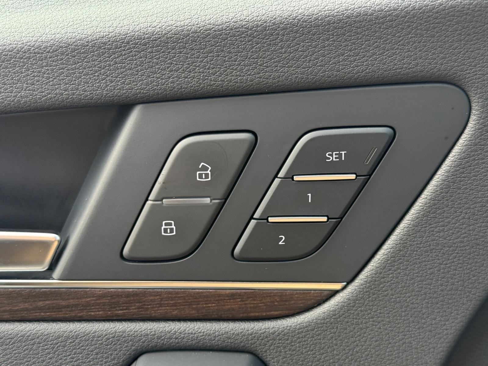 Audi Q5 Vehicle Full-screen Gallery Image 16