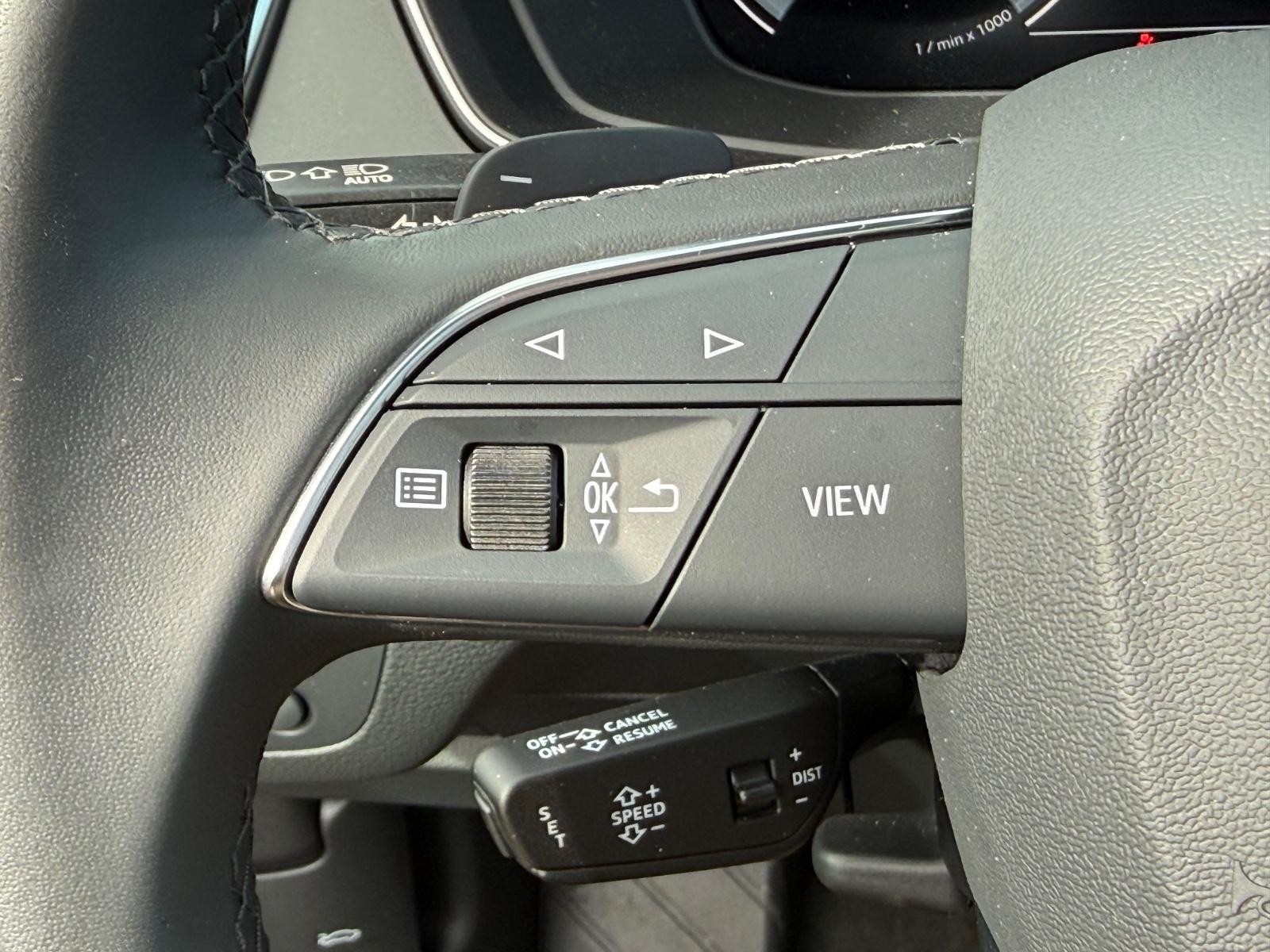 Audi Q5 Vehicle Full-screen Gallery Image 17