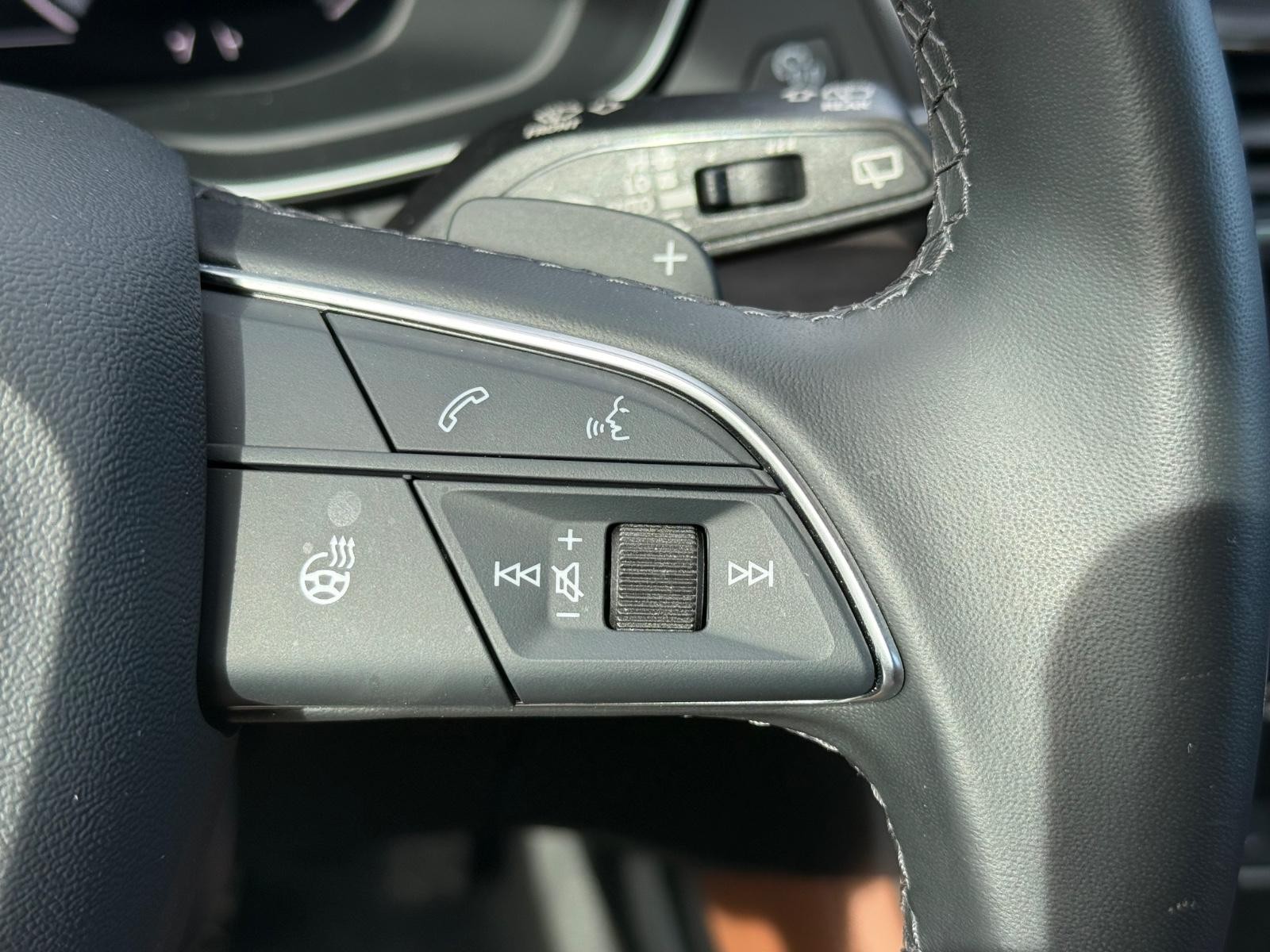 Audi Q5 Vehicle Full-screen Gallery Image 18