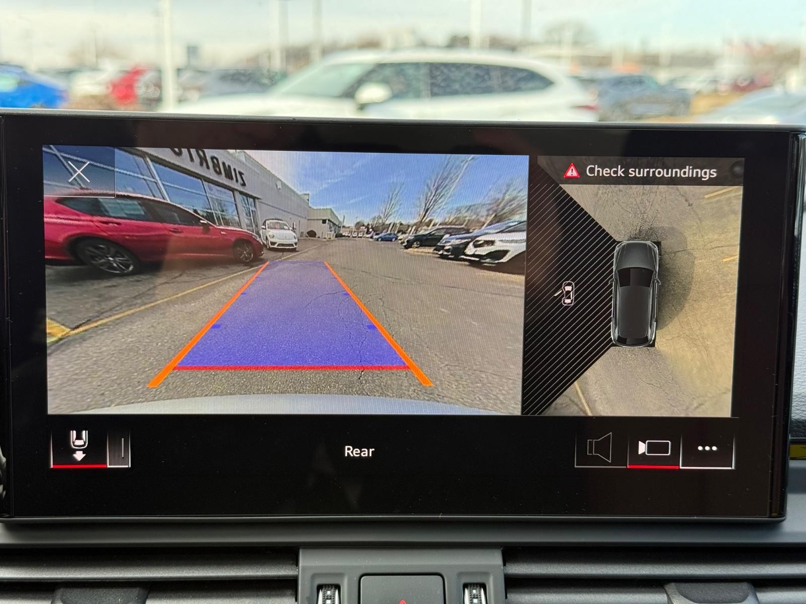 Audi Q5 Vehicle Full-screen Gallery Image 19