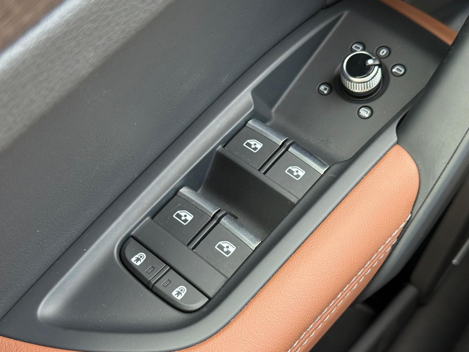 Audi Q5 Vehicle Full-screen Gallery Image 21