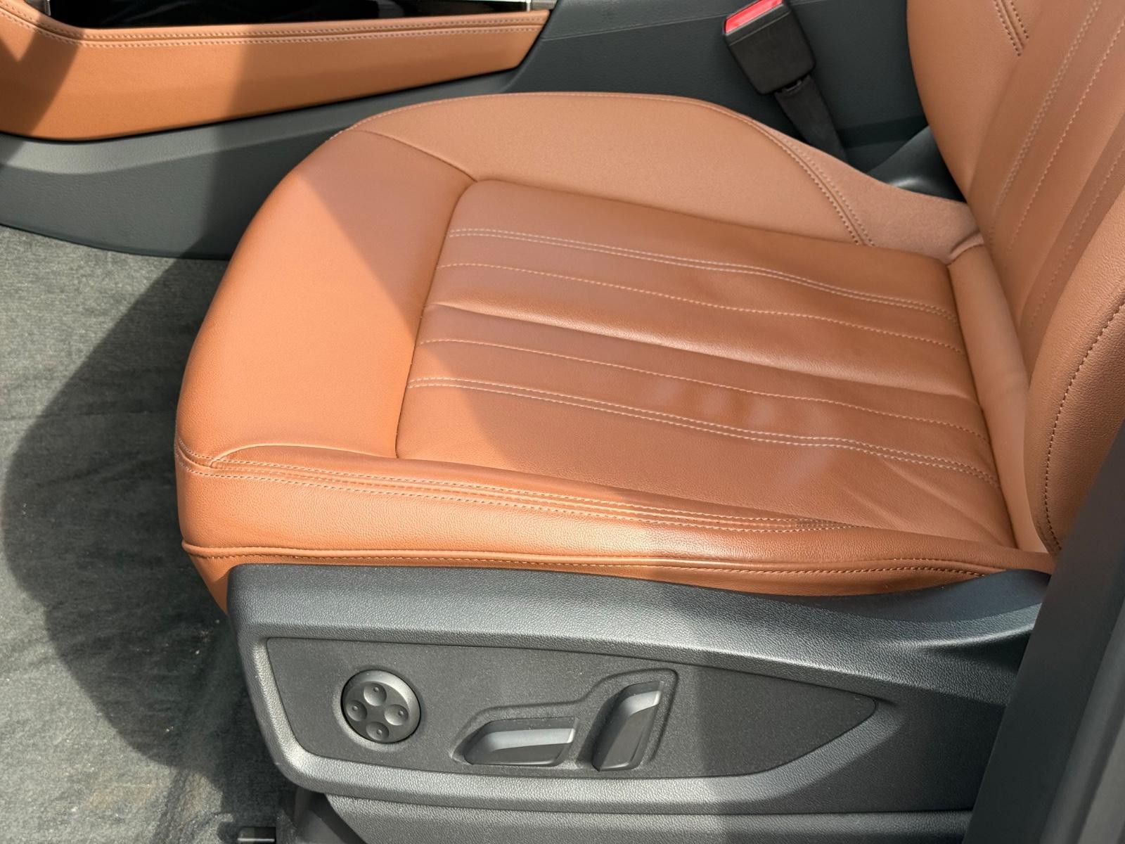 Audi Q5 Vehicle Full-screen Gallery Image 22