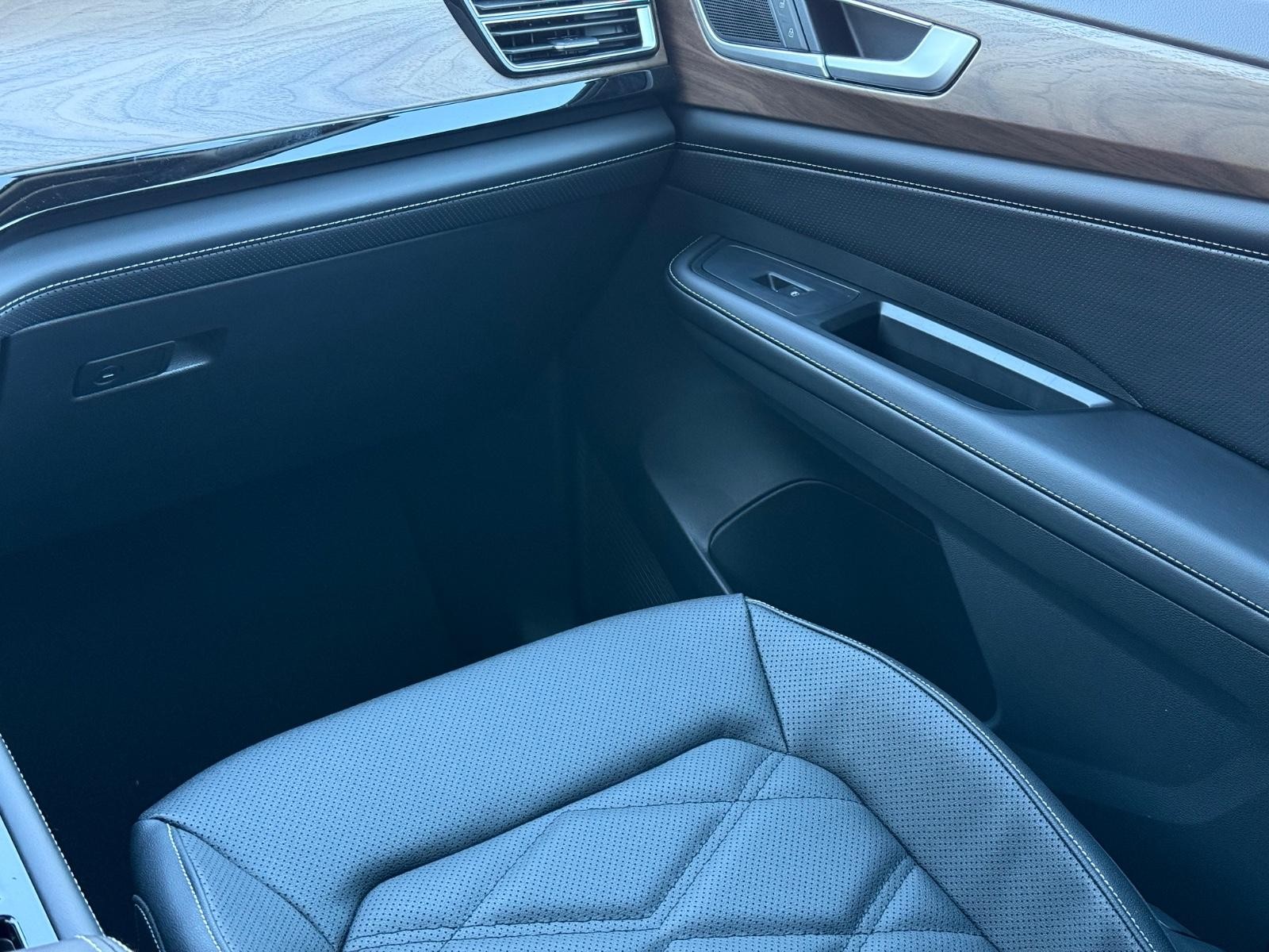 Volkswagen Atlas Vehicle Image 11