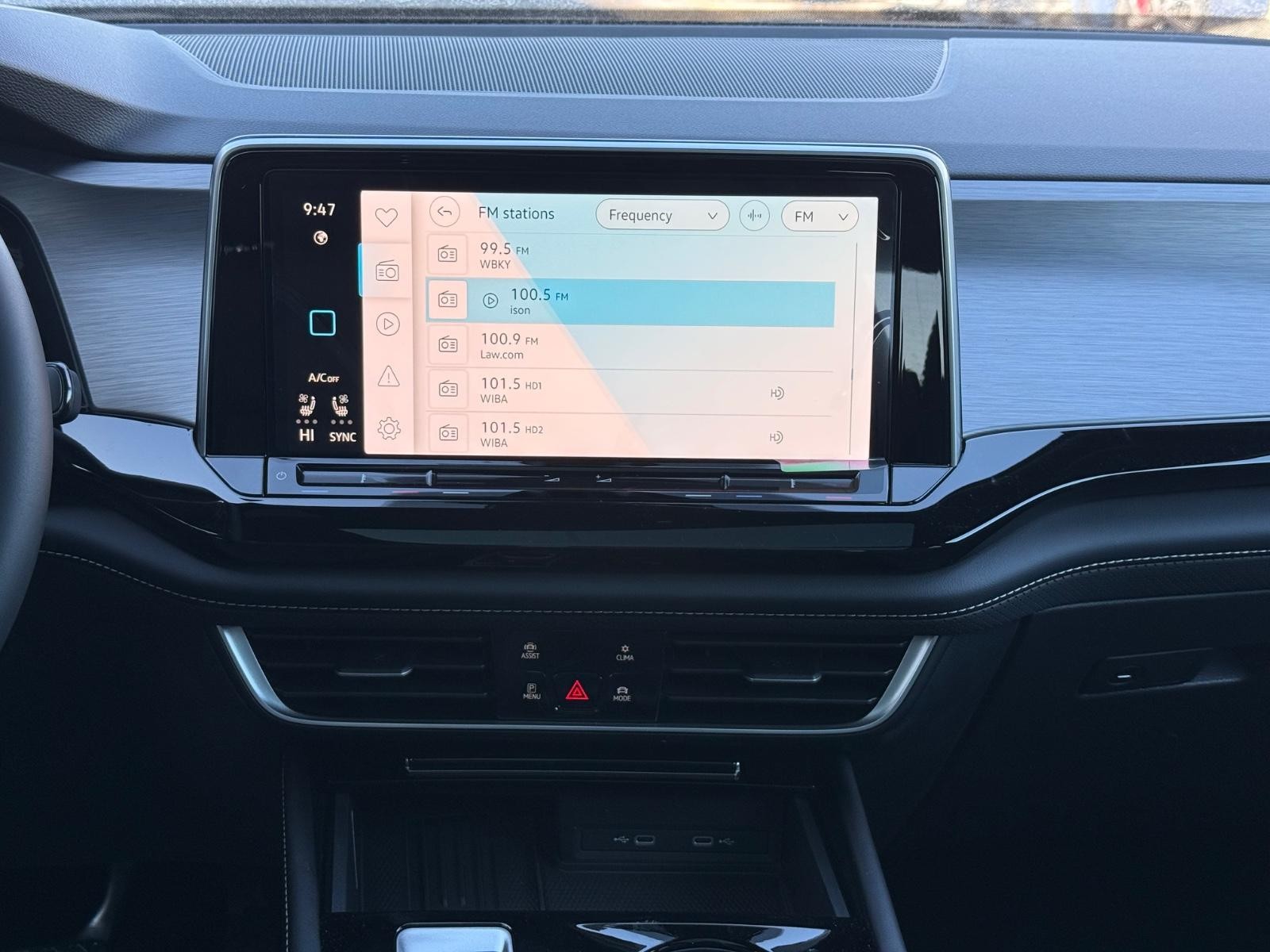 Volkswagen Atlas Cross Sport Vehicle Image 07