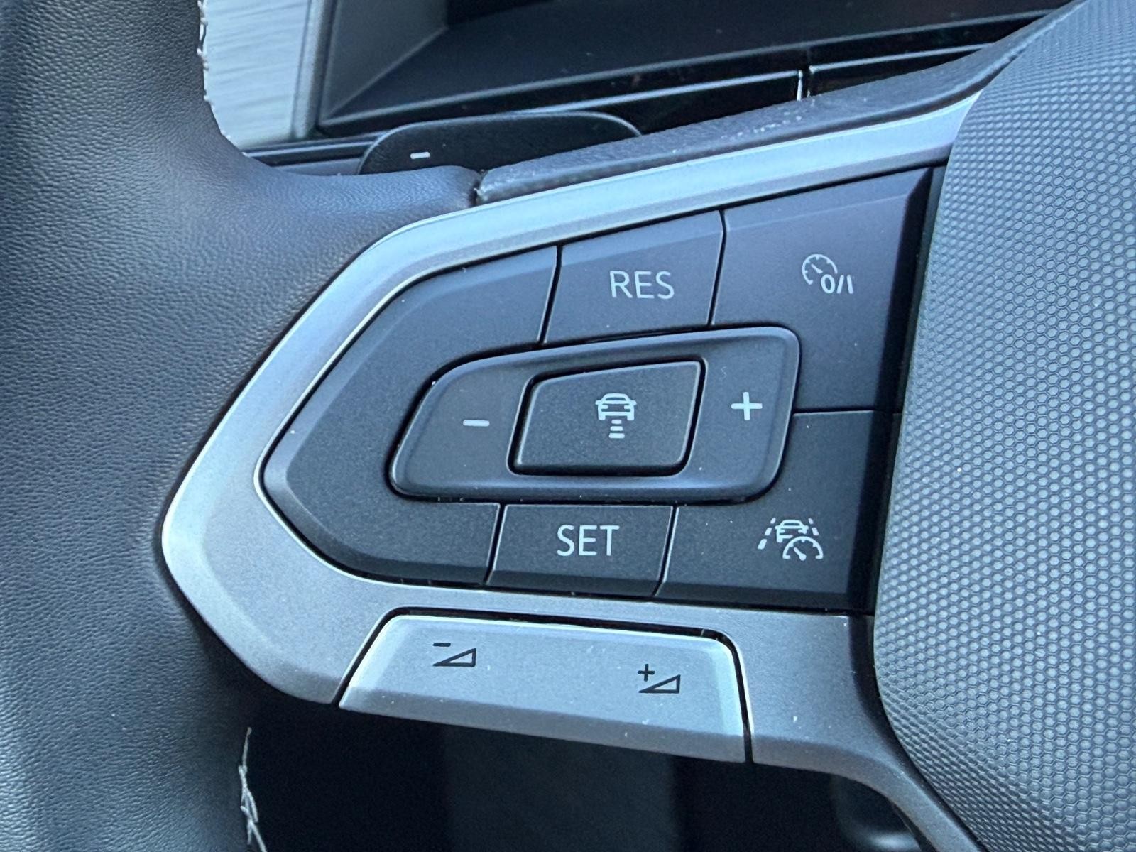 Volkswagen Atlas Cross Sport Vehicle Image 11