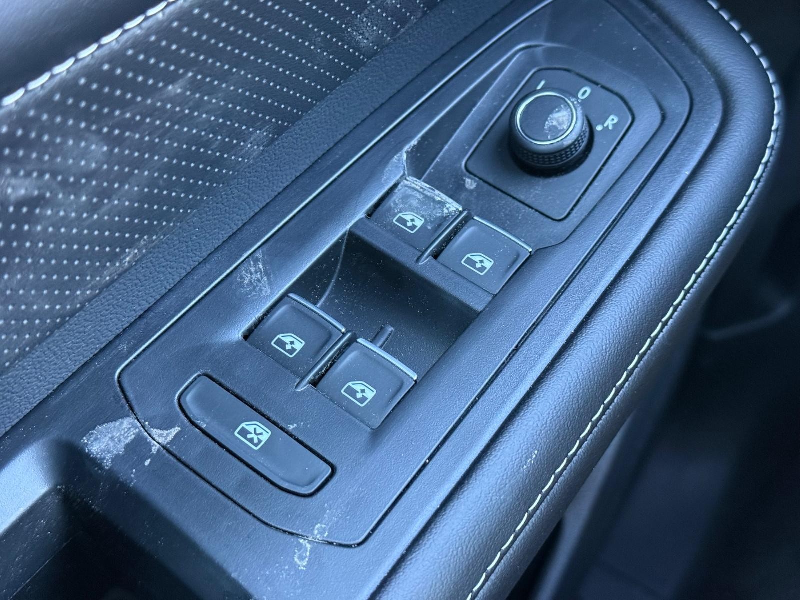 Volkswagen Atlas Cross Sport Vehicle Image 15