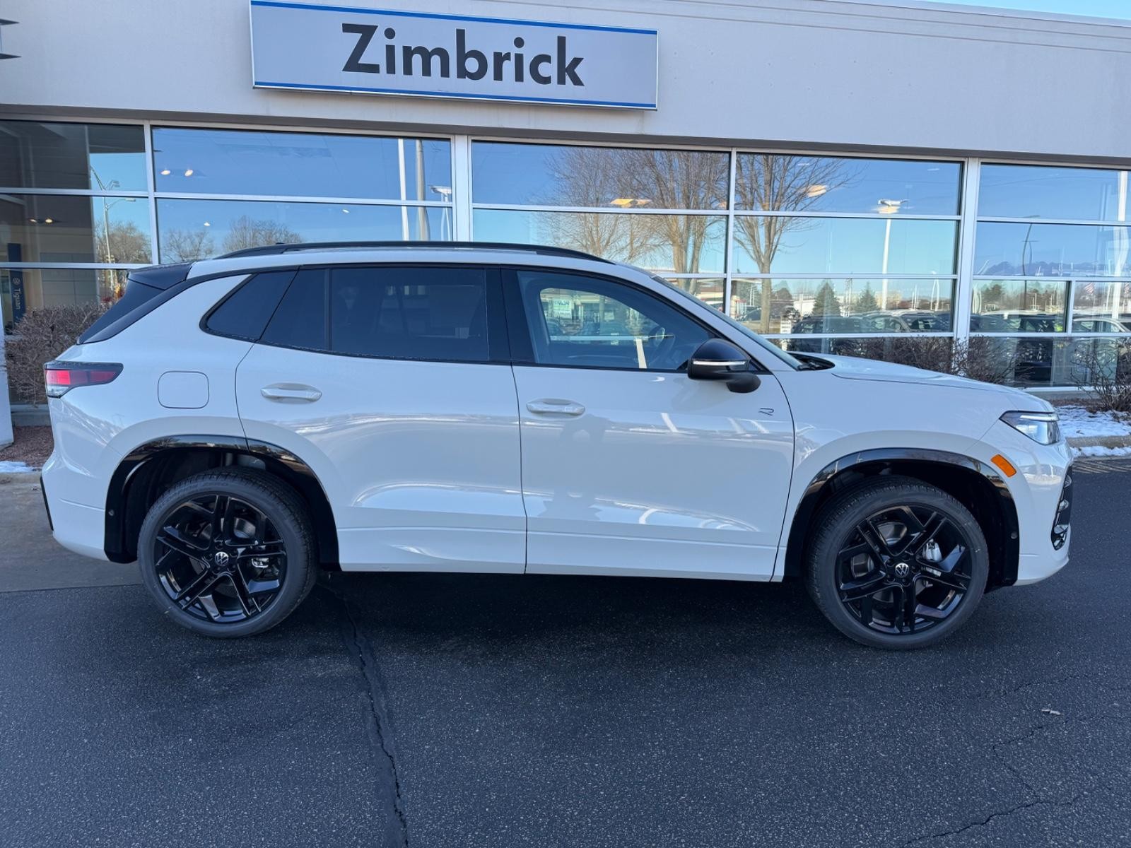 Volkswagen Tiguan Vehicle Image 02