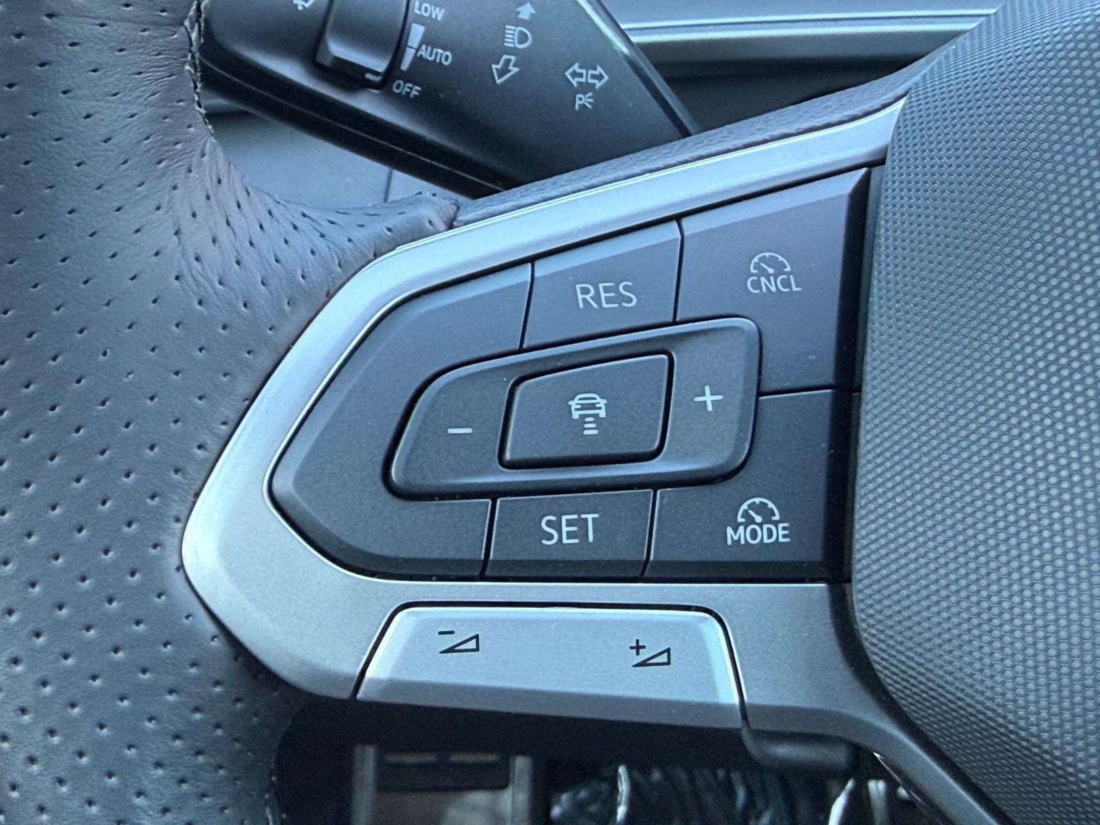 Volkswagen Tiguan Vehicle Image 09