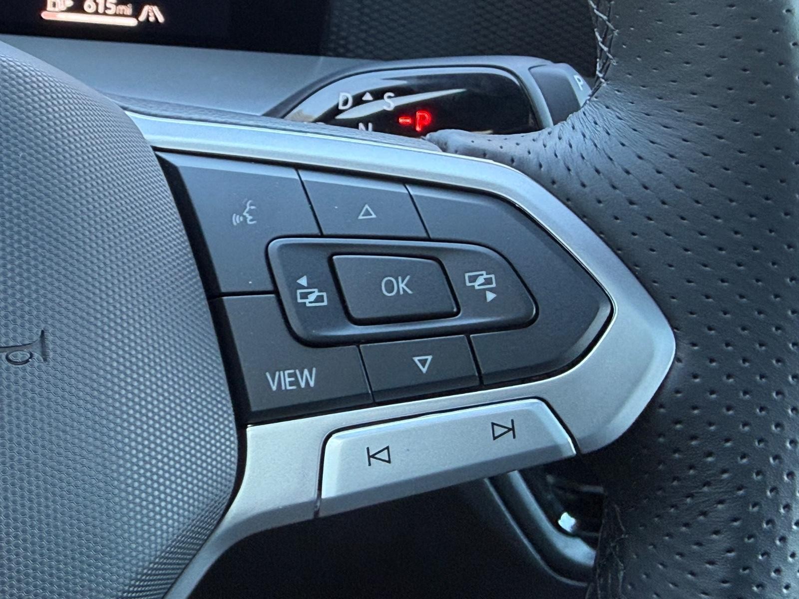 Volkswagen Tiguan Vehicle Image 10