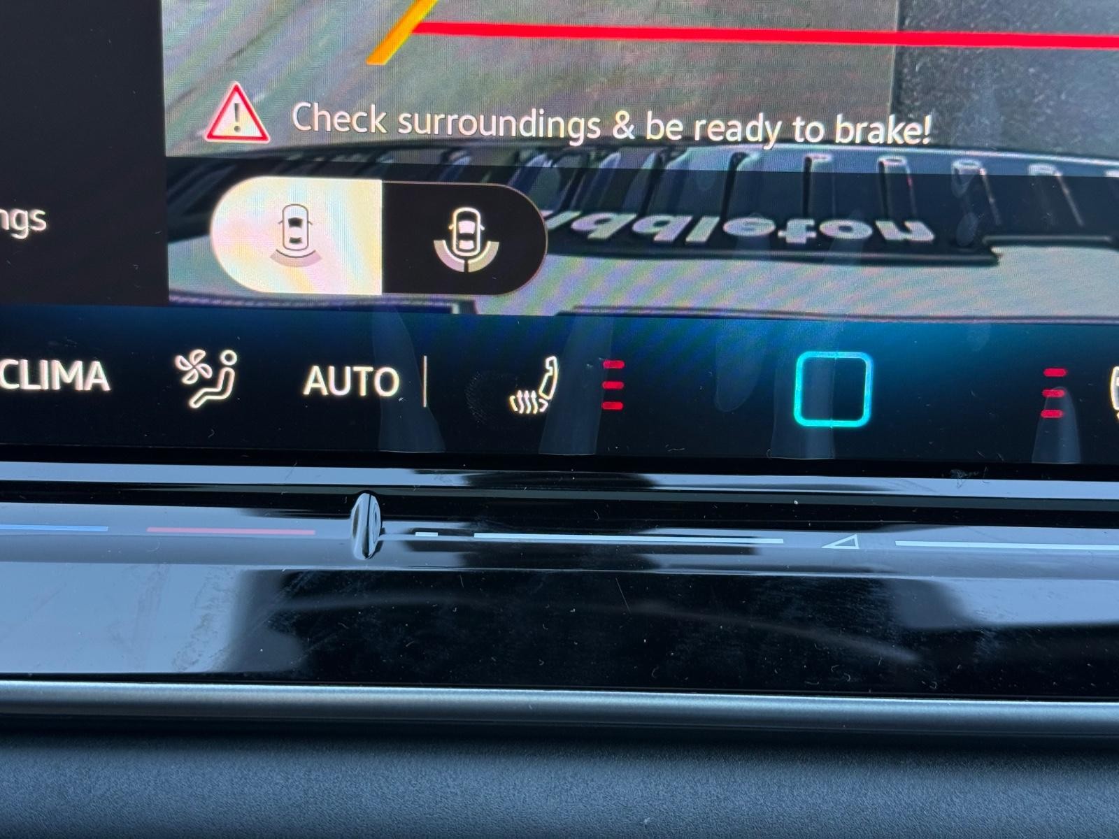 Volkswagen Tiguan Vehicle Image 13