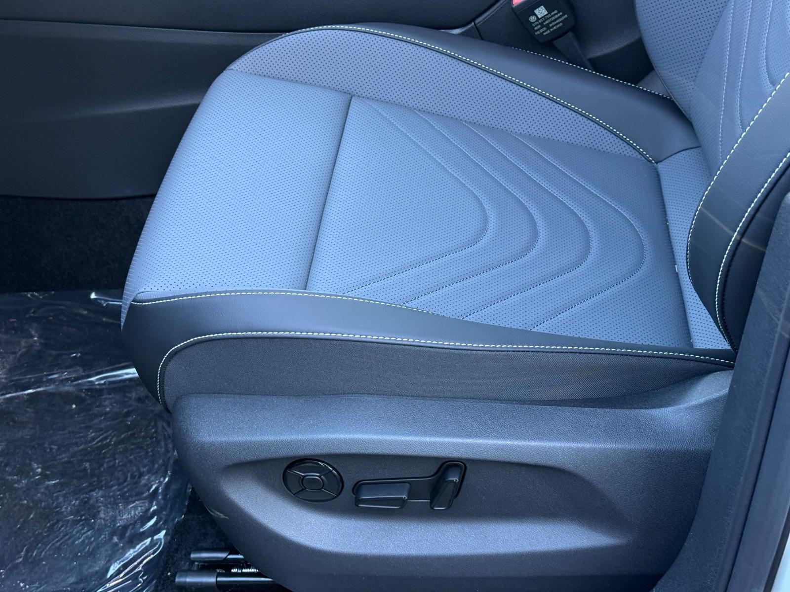 Volkswagen Tiguan Vehicle Image 15