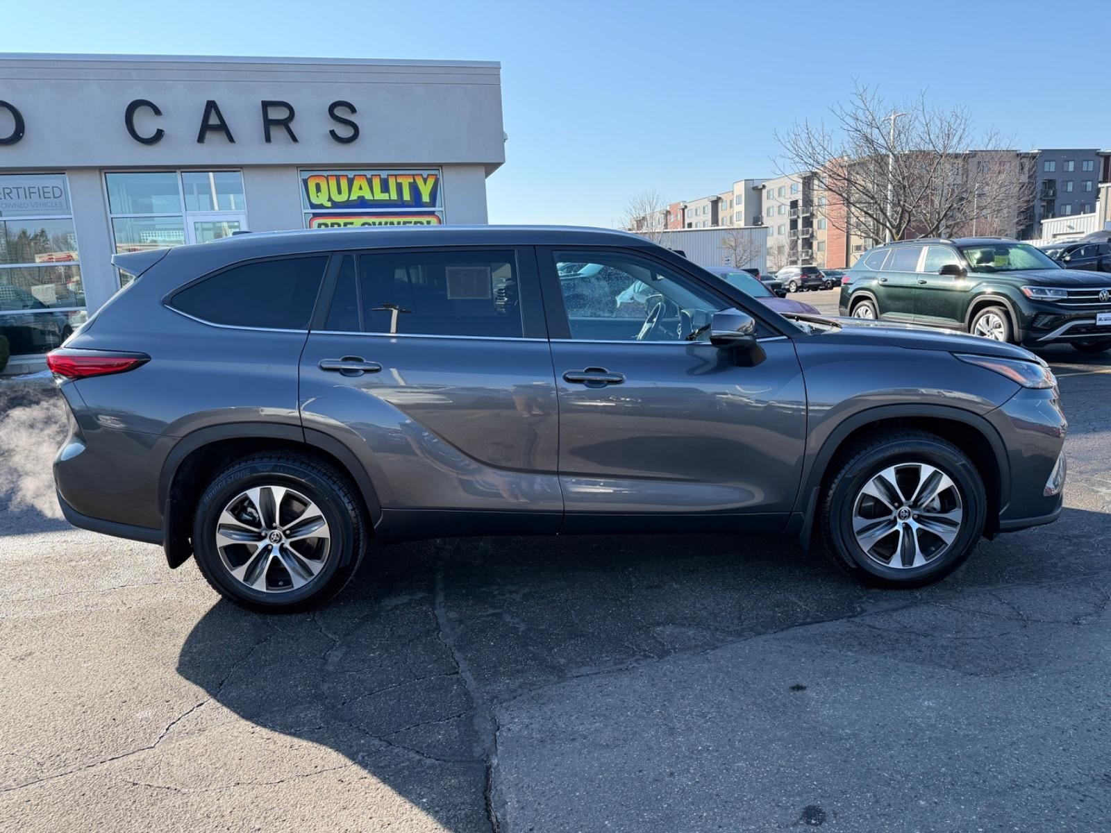 Toyota Highlander Vehicle Image 02