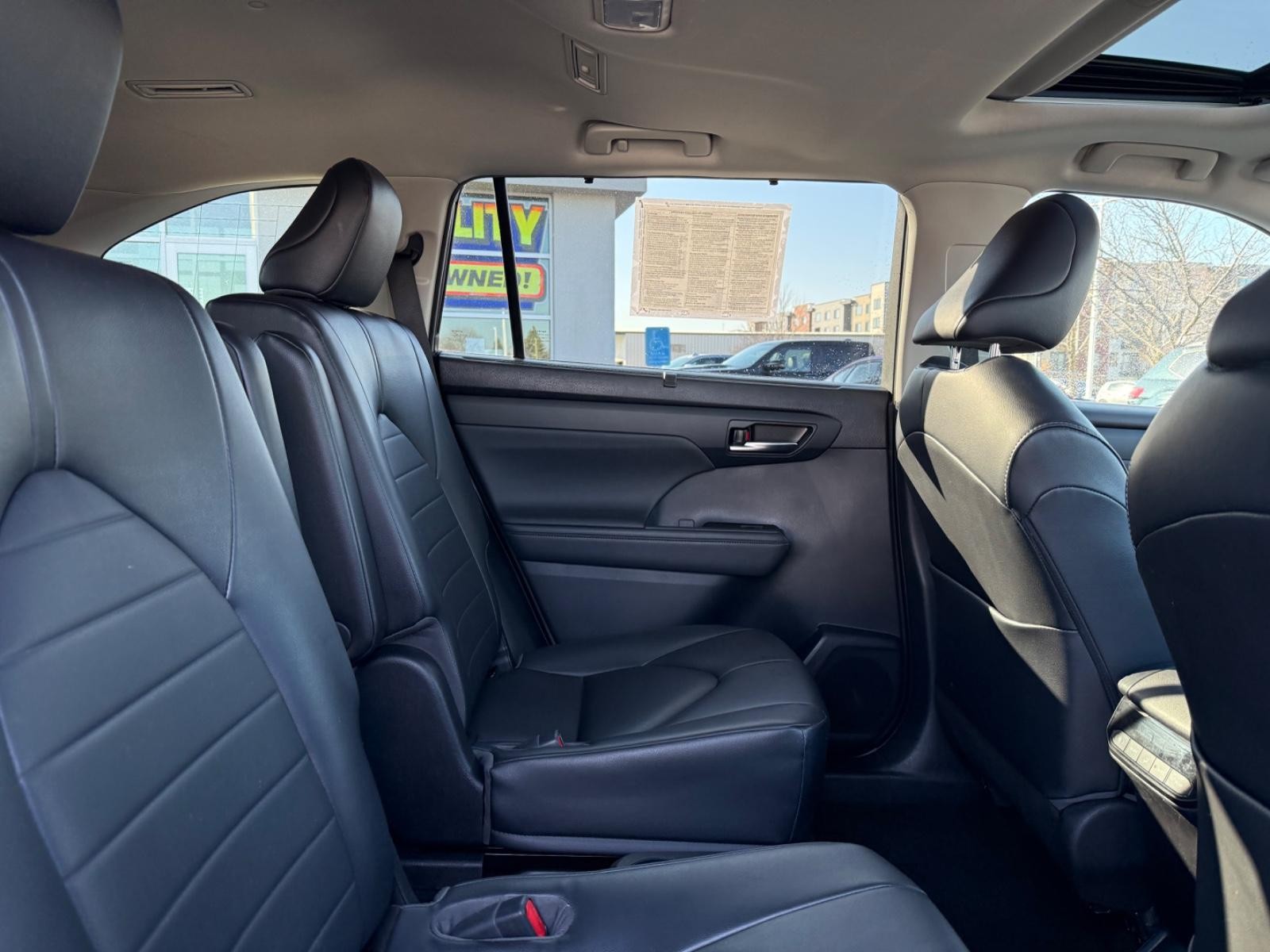 Toyota Highlander Vehicle Image 10