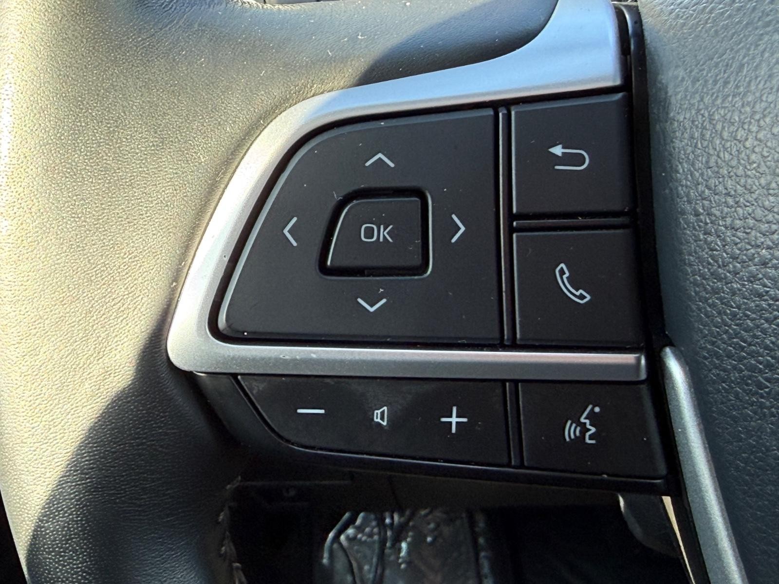 Toyota Highlander Vehicle Image 16