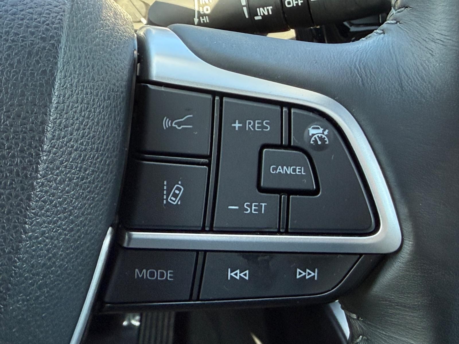 Toyota Highlander Vehicle Image 17