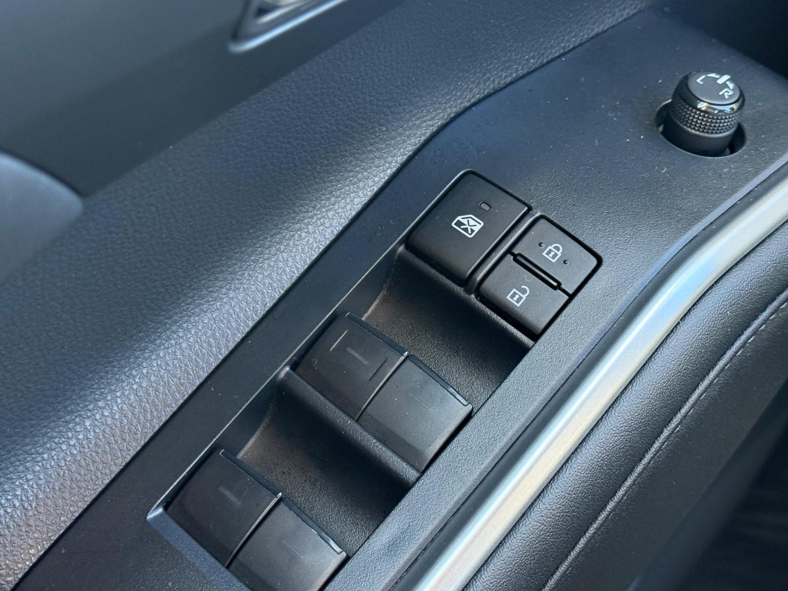 Toyota Highlander Vehicle Image 21