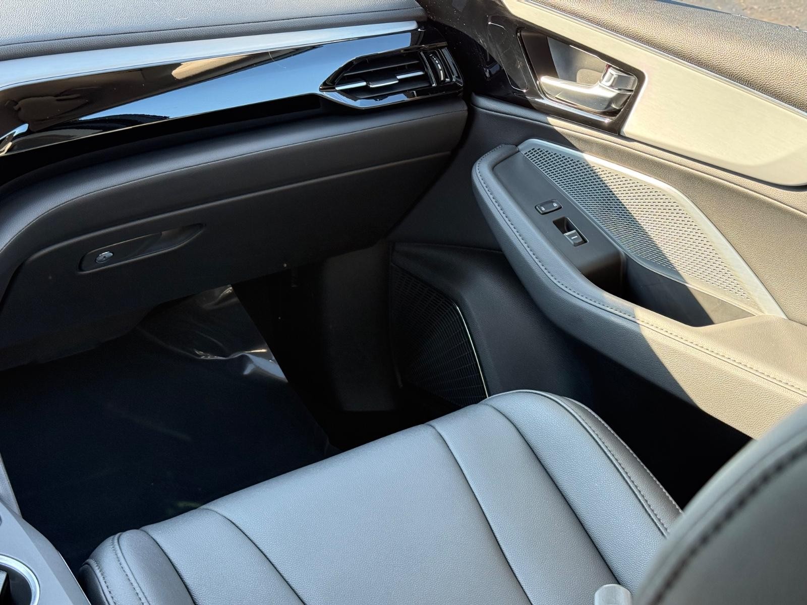 Acura MDX Vehicle Image 15