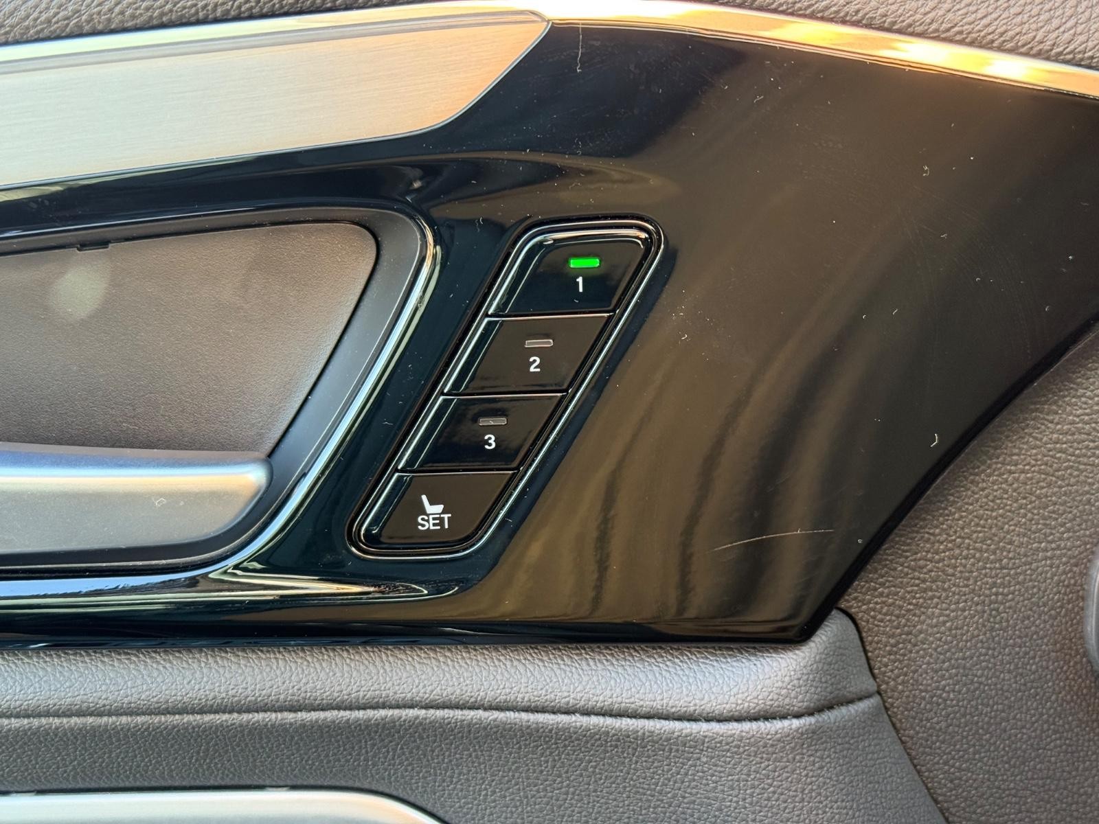 Acura MDX Vehicle Image 16