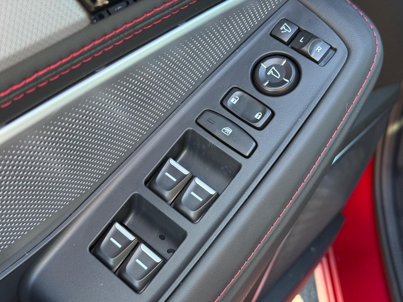 Acura MDX Vehicle Image 16