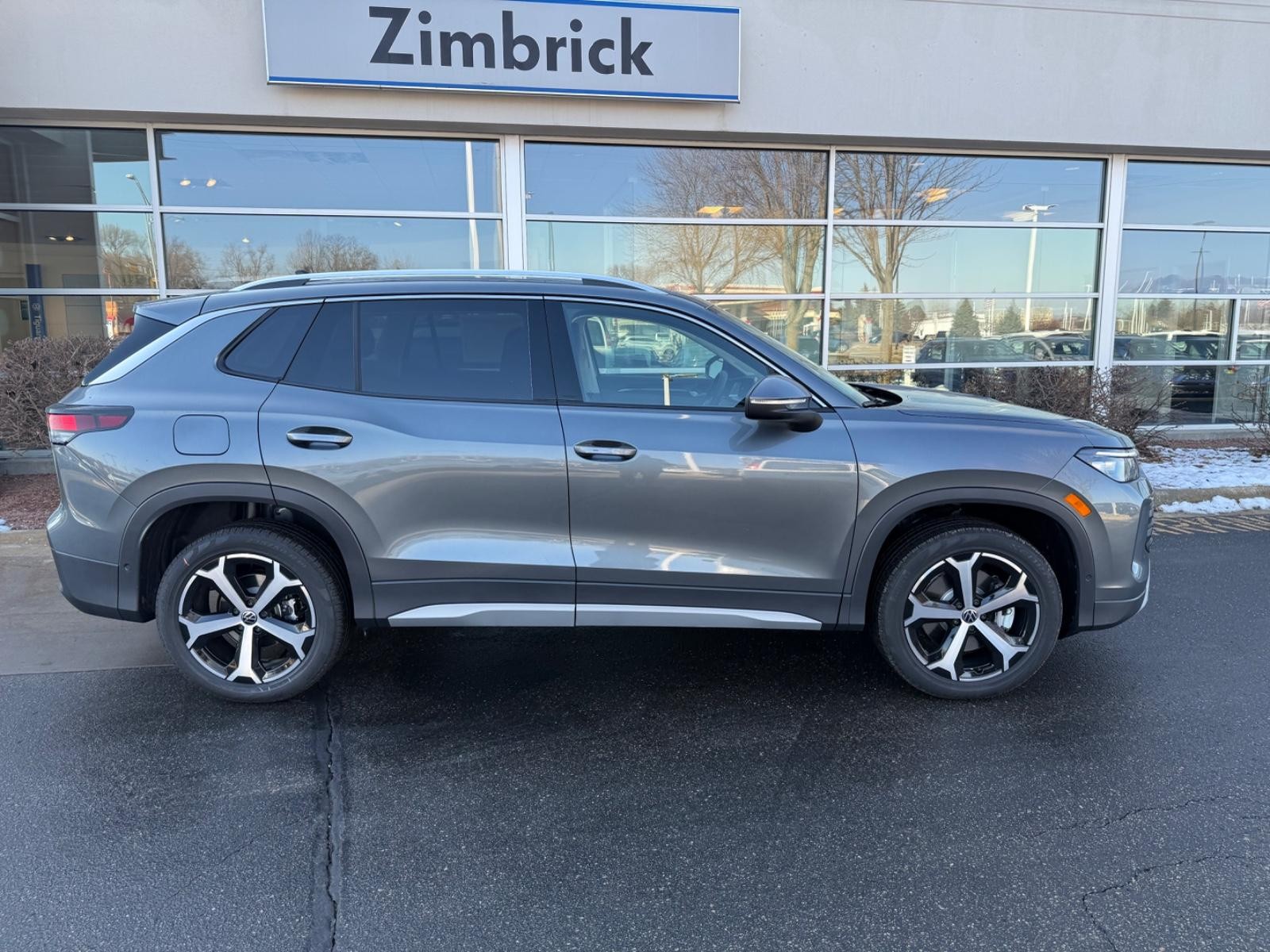 Volkswagen Tiguan Vehicle Image 02