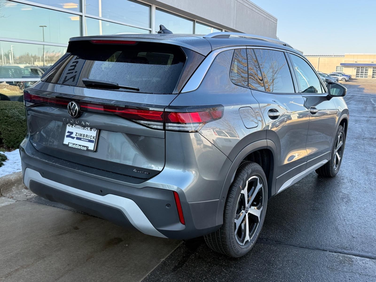 Volkswagen Tiguan Vehicle Image 03