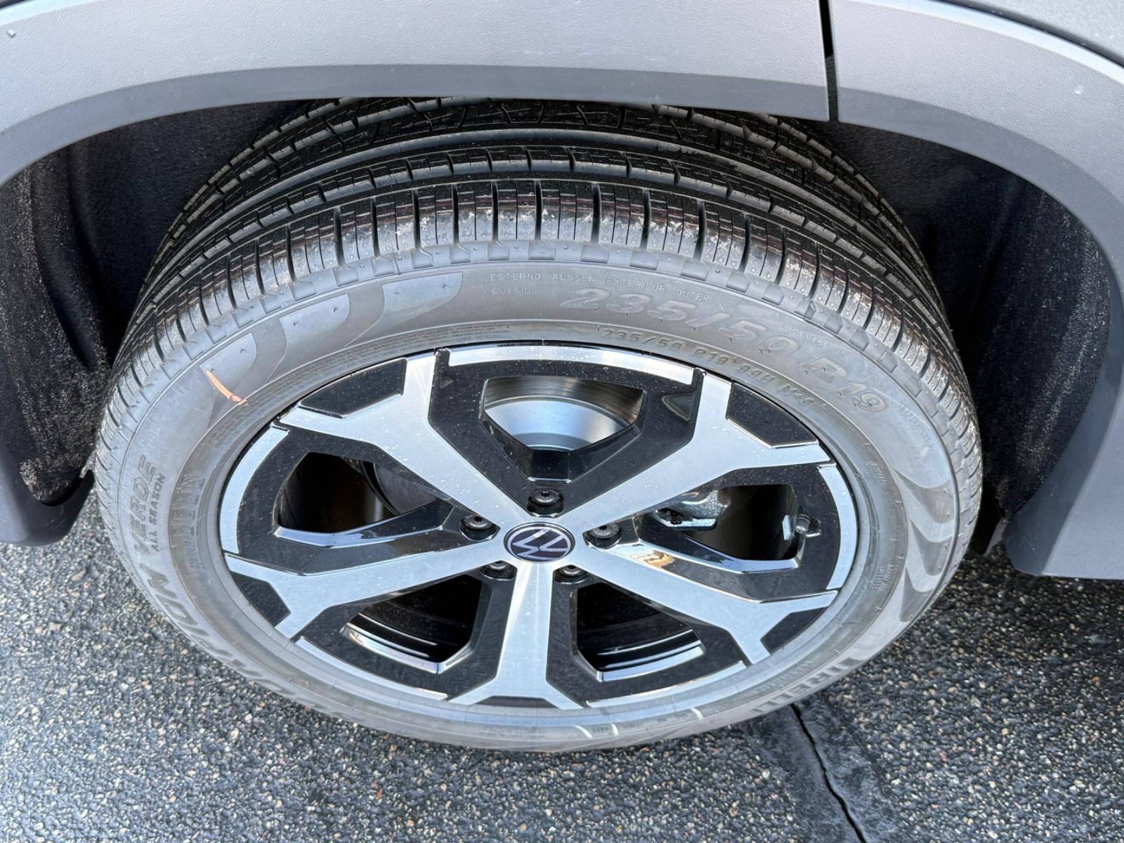 Volkswagen Tiguan Vehicle Image 04