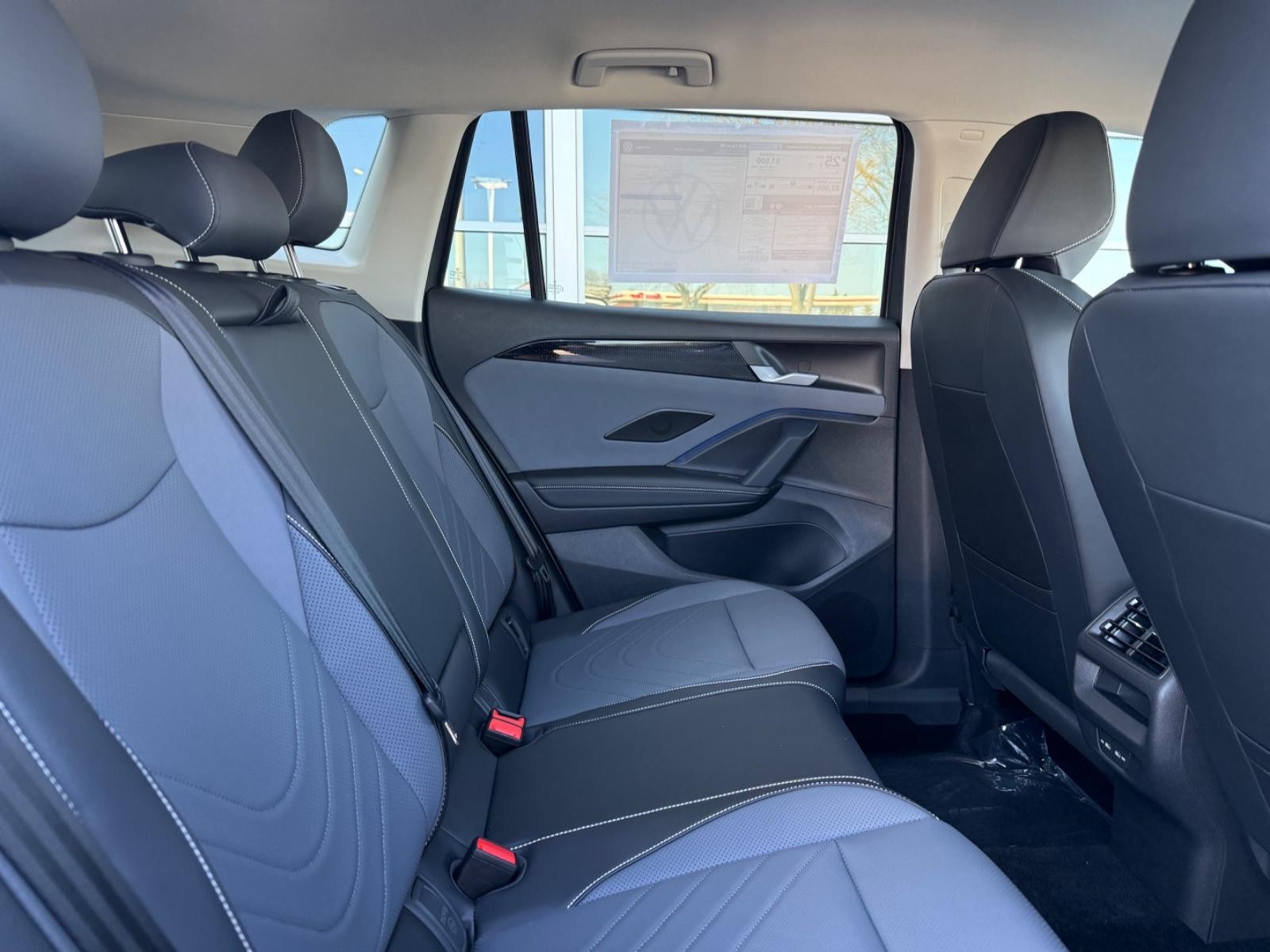 Volkswagen Tiguan Vehicle Image 05