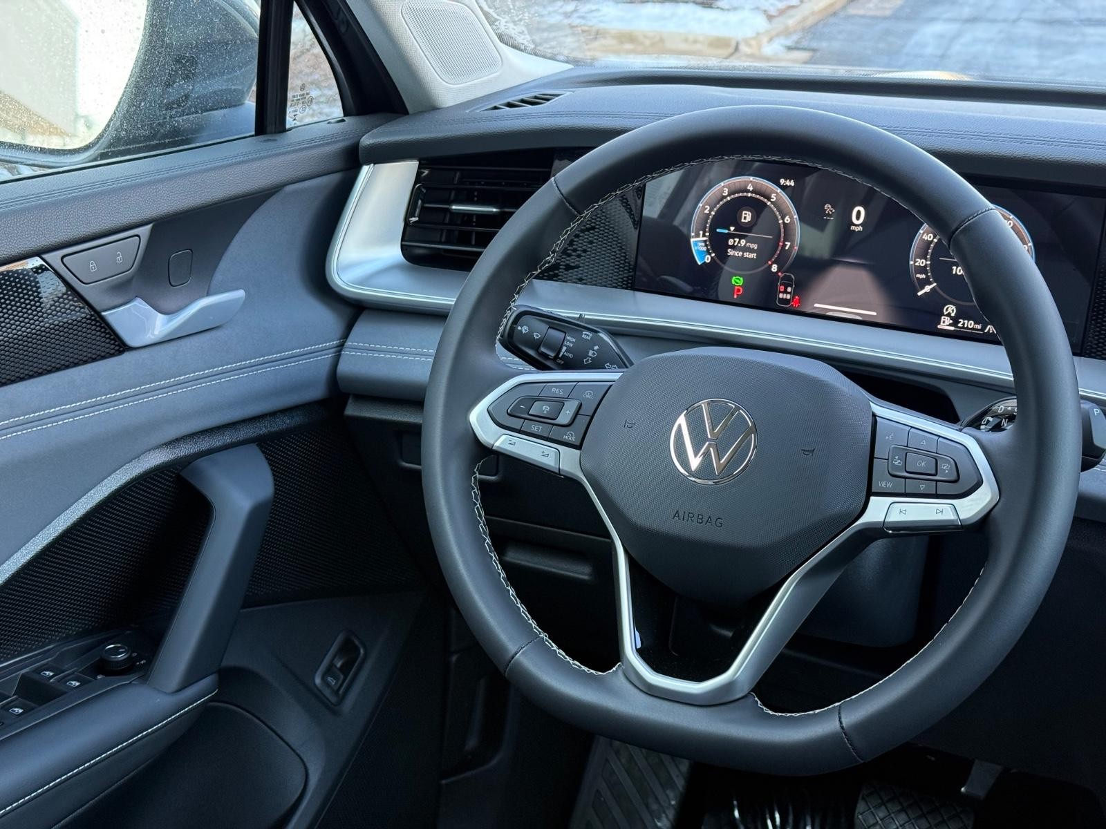 Volkswagen Tiguan Vehicle Image 08