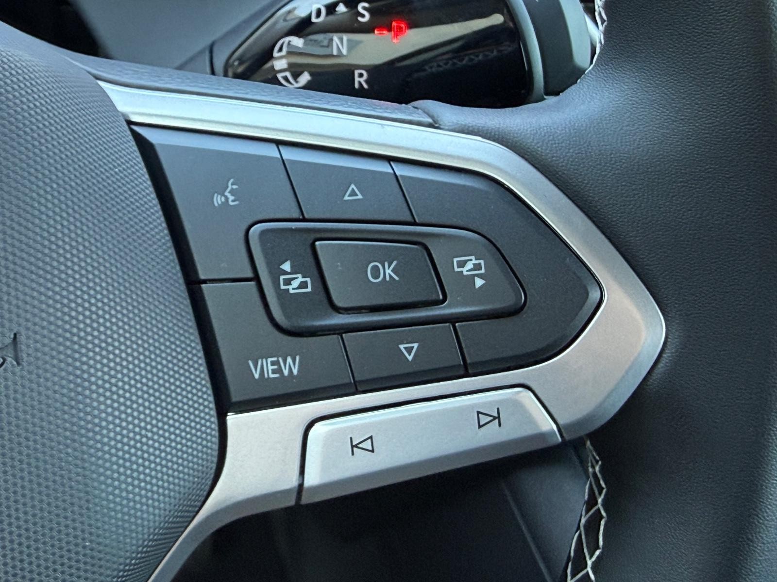 Volkswagen Tiguan Vehicle Image 11