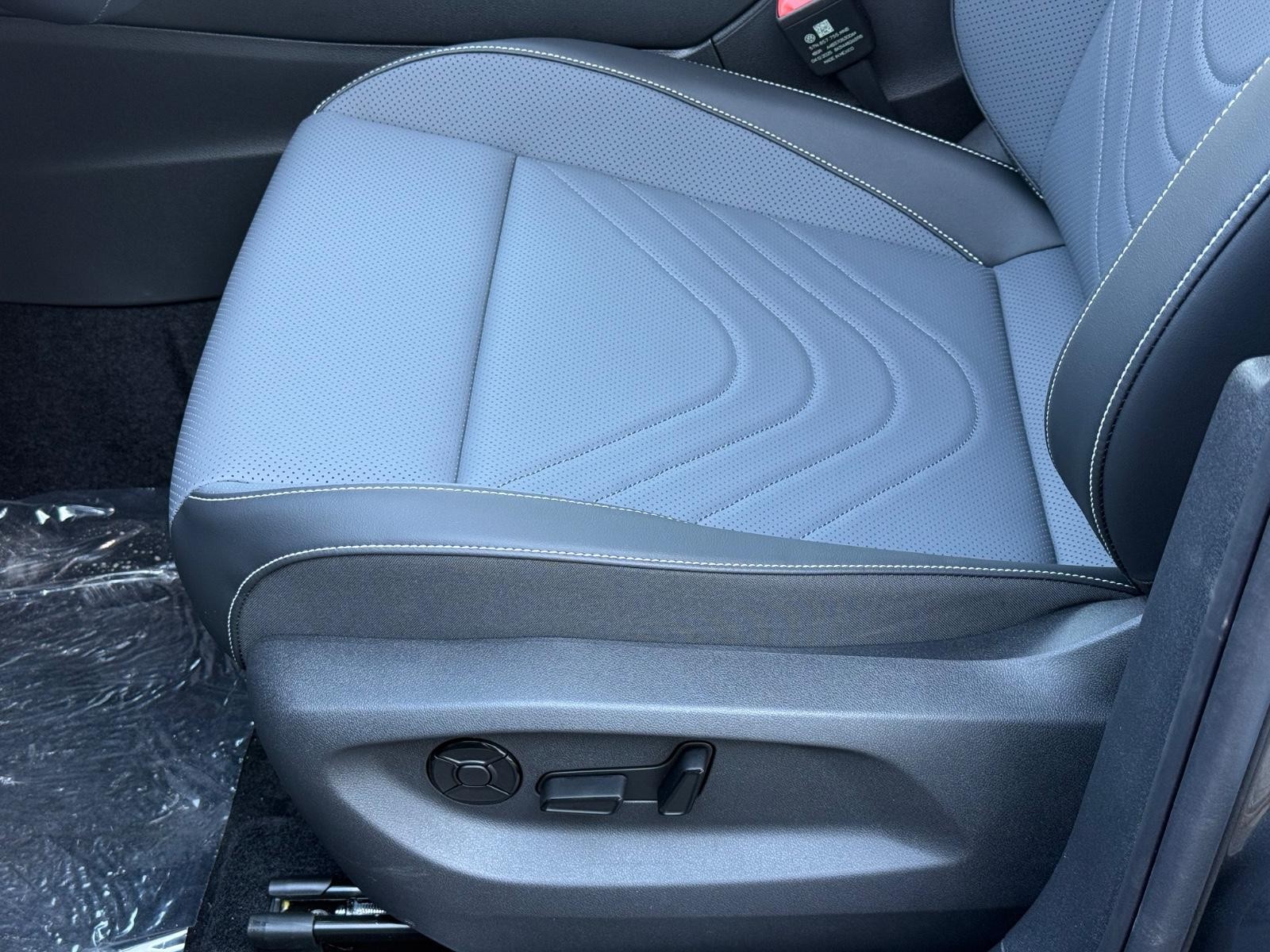 Volkswagen Tiguan Vehicle Image 16