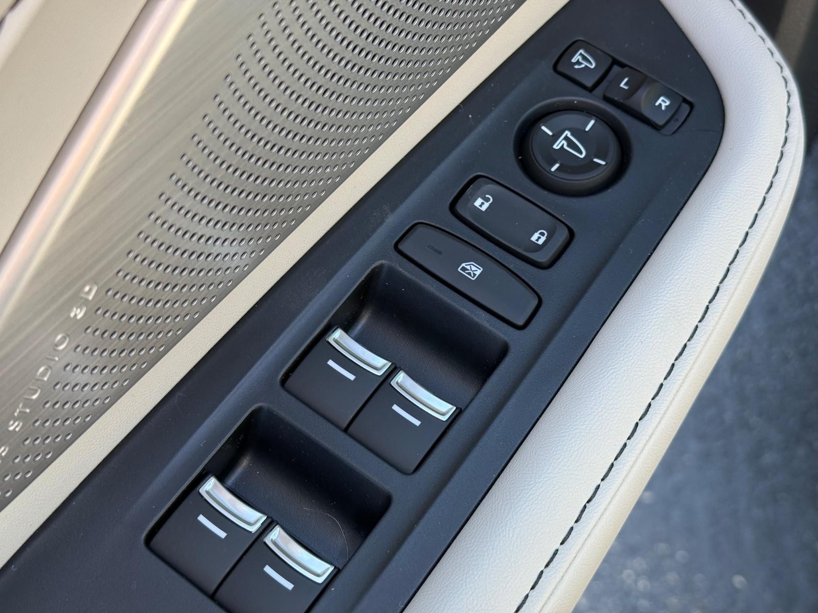 Acura RDX Vehicle Image 16