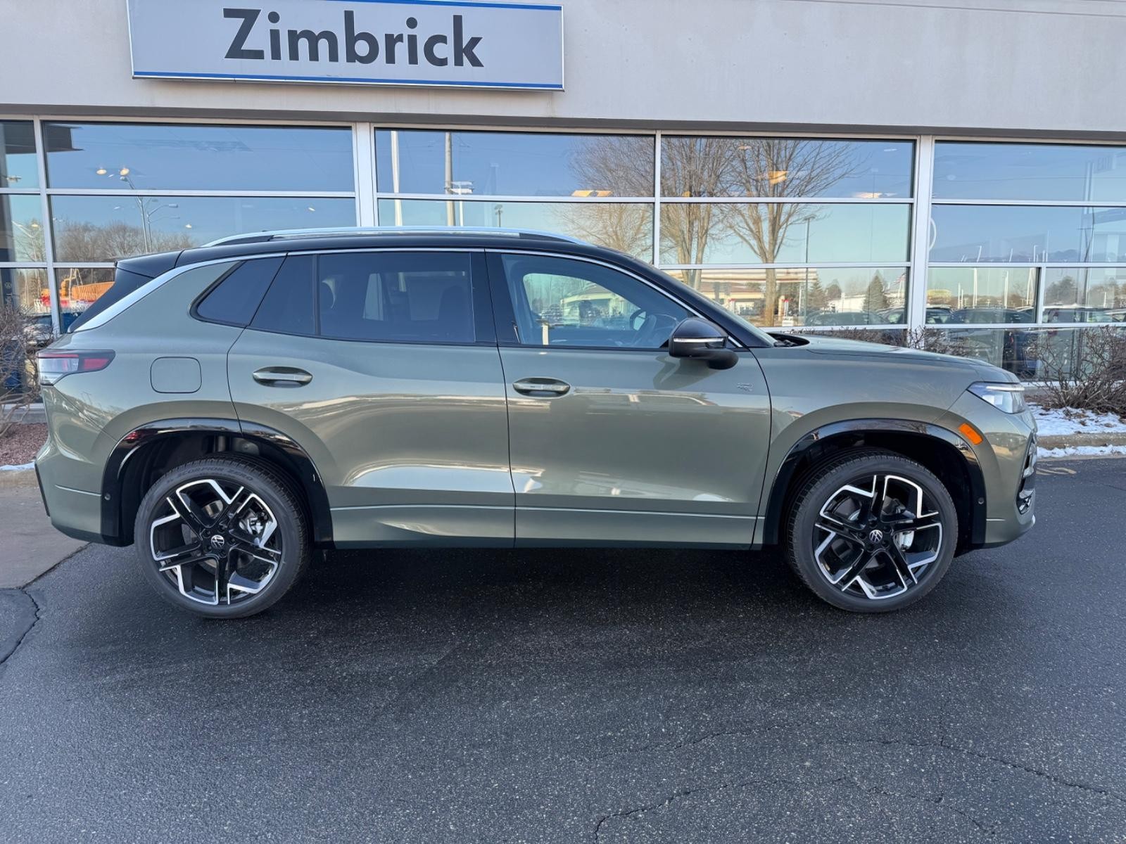 Volkswagen Tiguan Vehicle Image 02