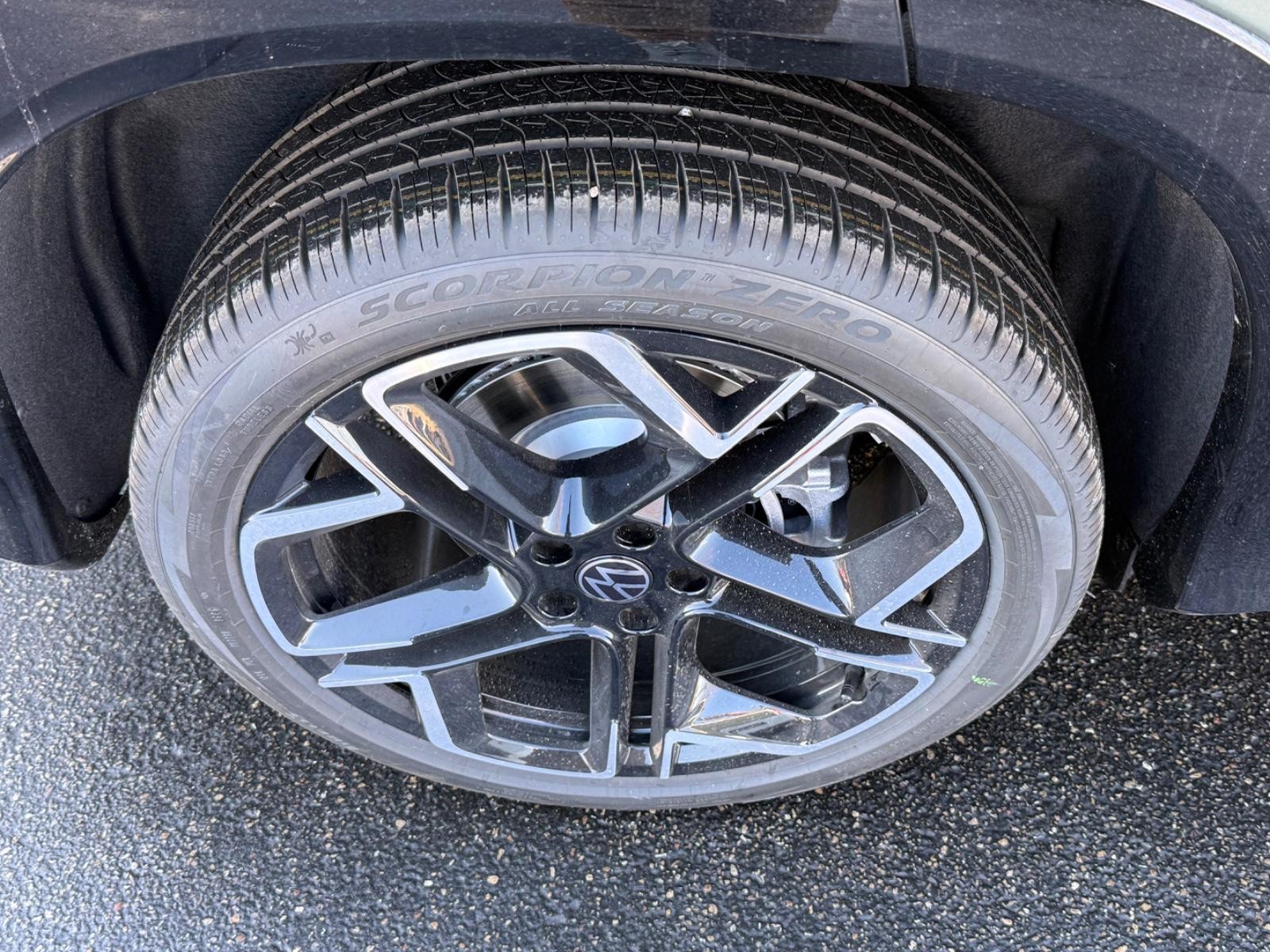 Volkswagen Tiguan Vehicle Image 04