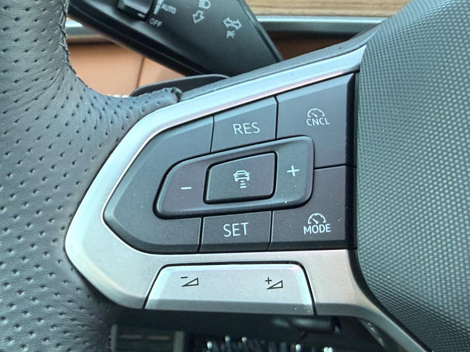 Volkswagen Tiguan Vehicle Image 10