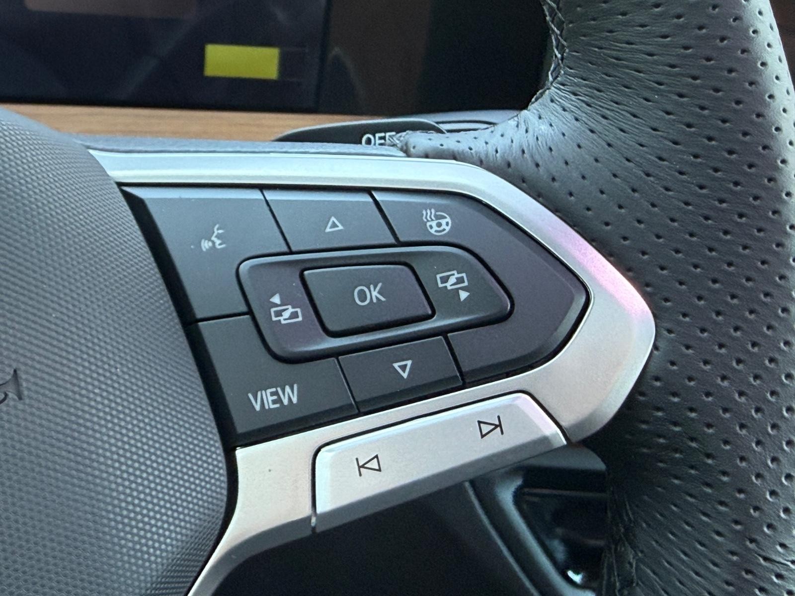 Volkswagen Tiguan Vehicle Image 11