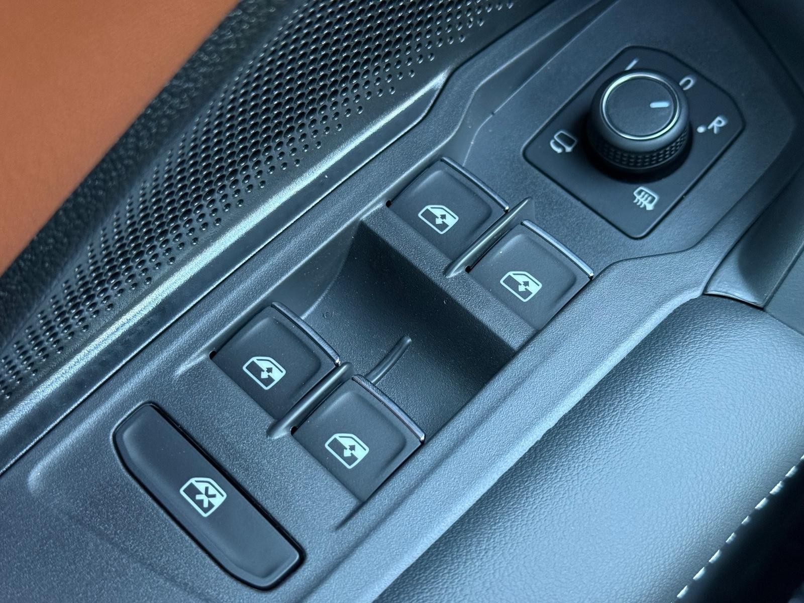 Volkswagen Tiguan Vehicle Image 15