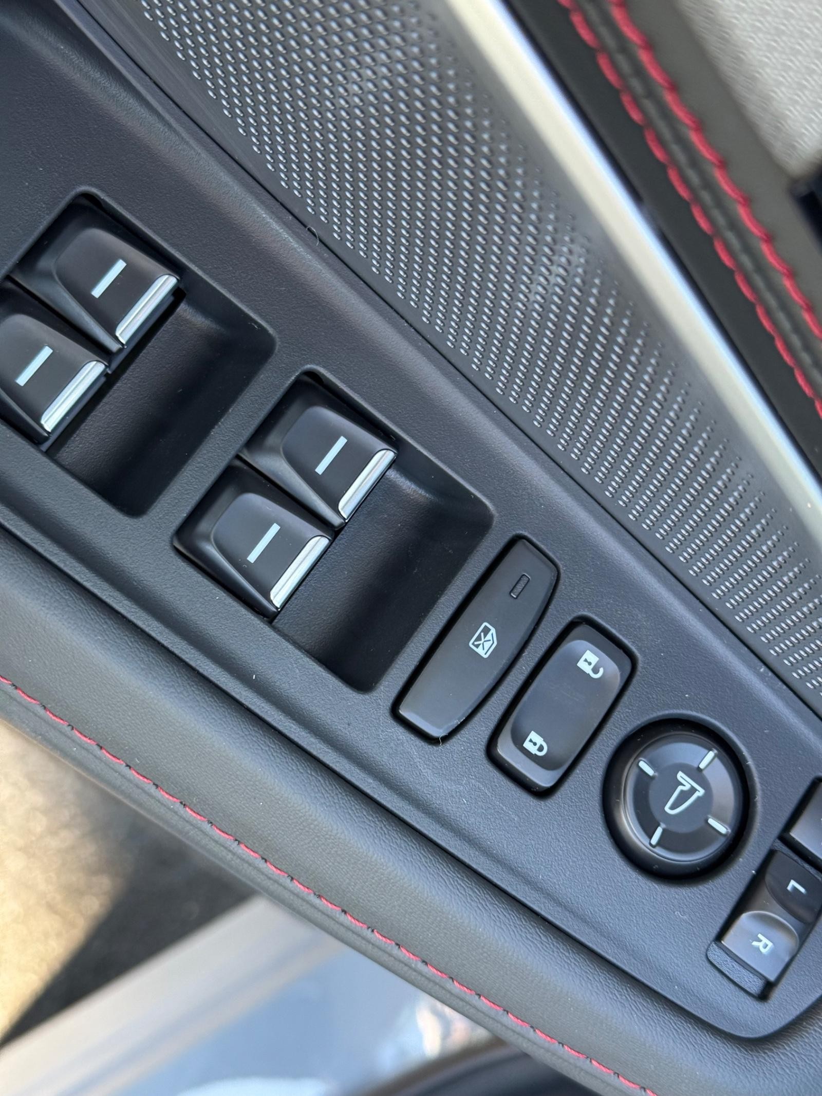 Acura MDX Vehicle Image 15