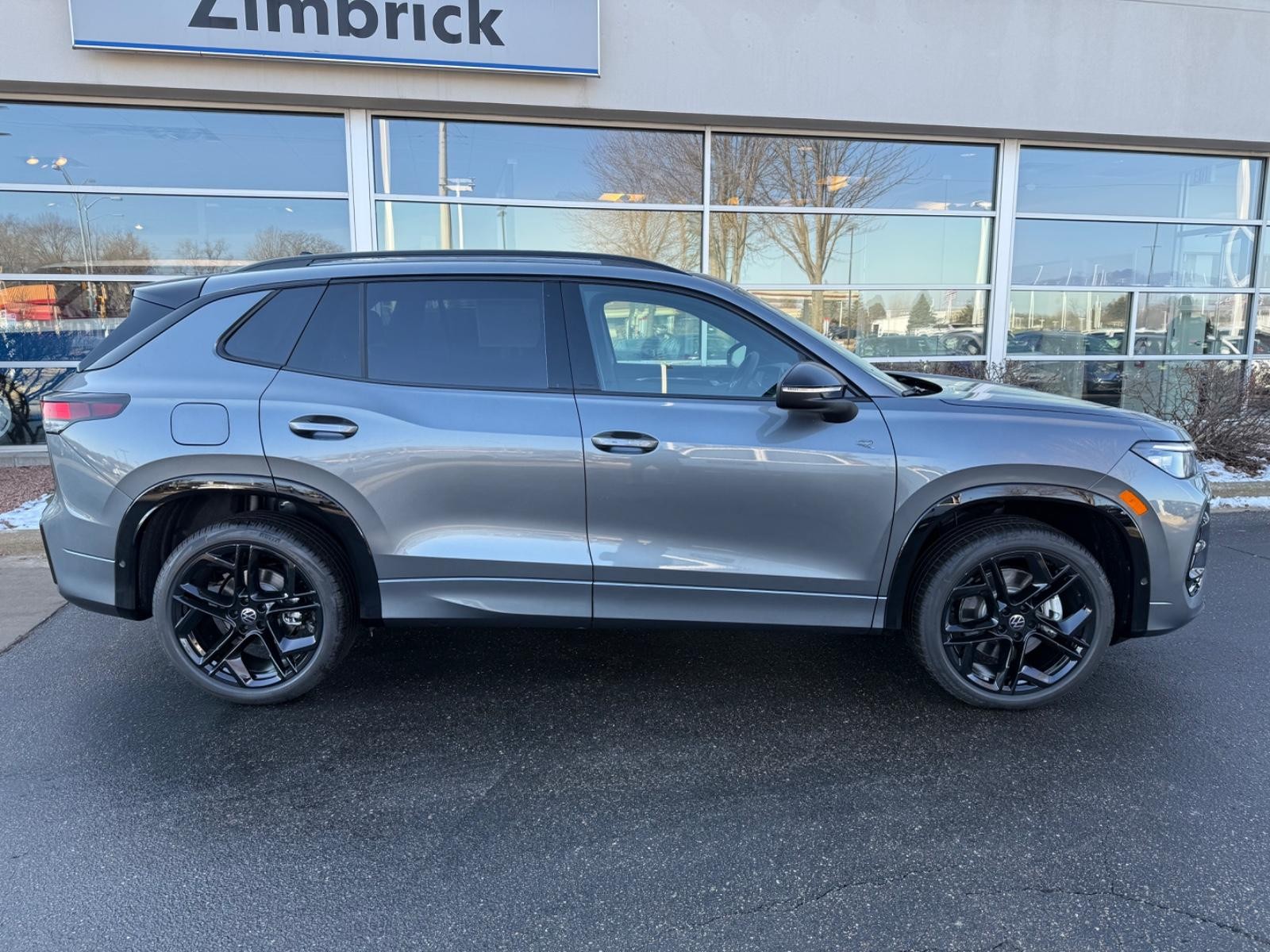 Volkswagen Tiguan Vehicle Image 02