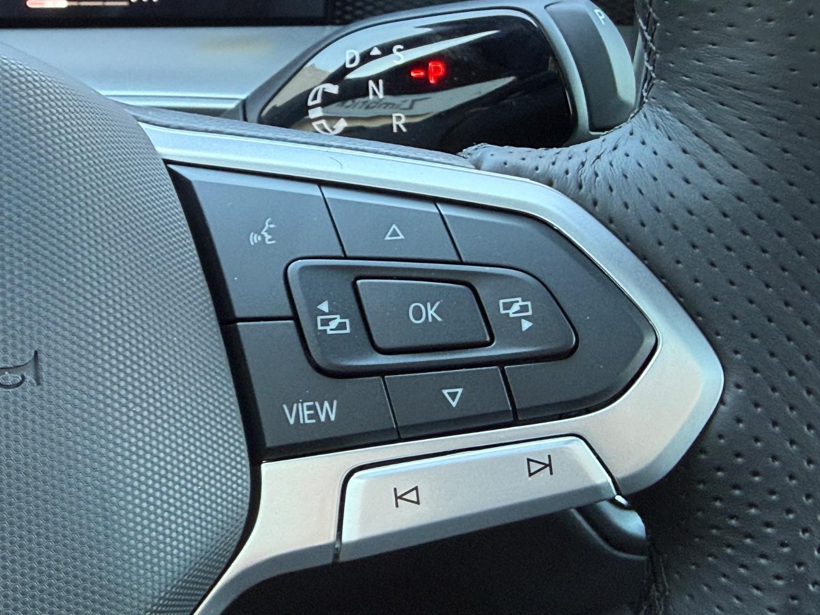 Volkswagen Tiguan Vehicle Image 11