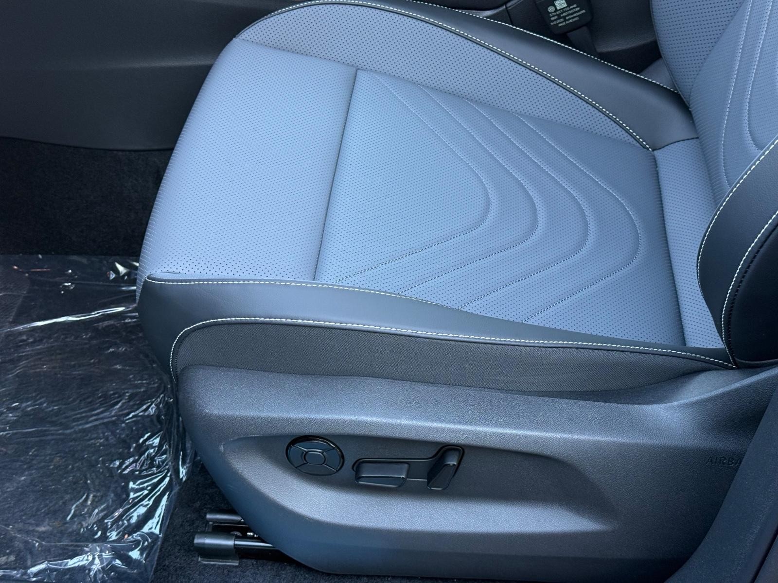 Volkswagen Tiguan Vehicle Image 17