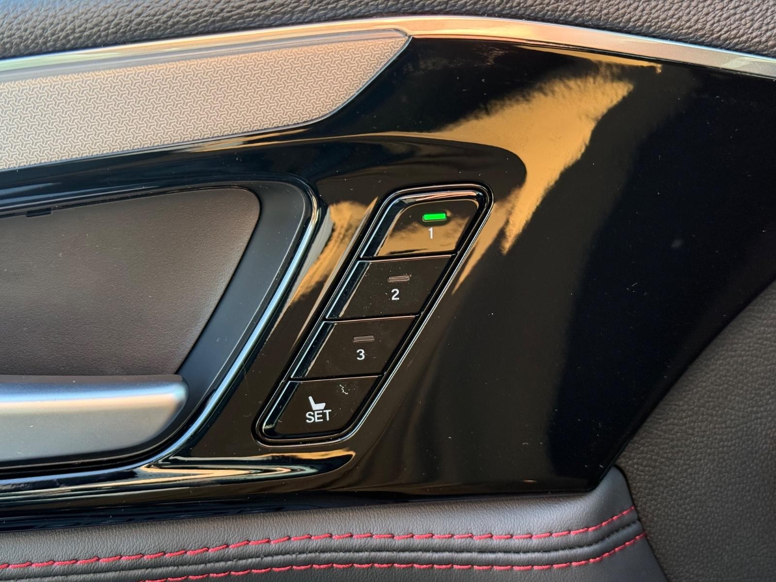 Acura MDX Vehicle Image 11