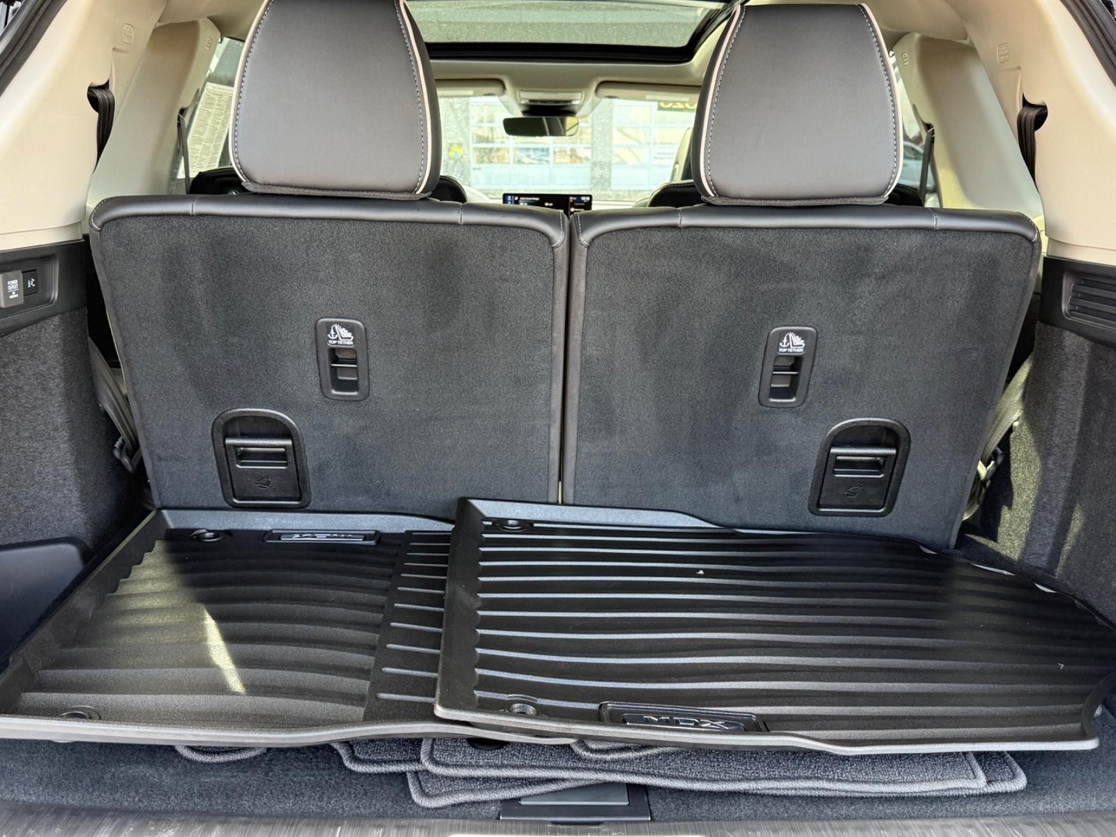 Acura MDX Vehicle Full-screen Gallery Image 05