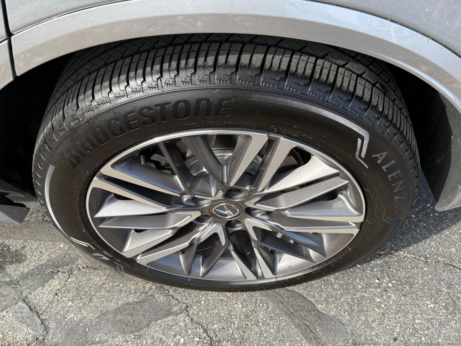 Acura MDX Vehicle Full-screen Gallery Image 07