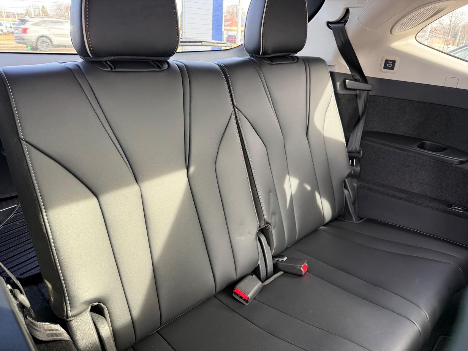 Acura MDX Vehicle Full-screen Gallery Image 10