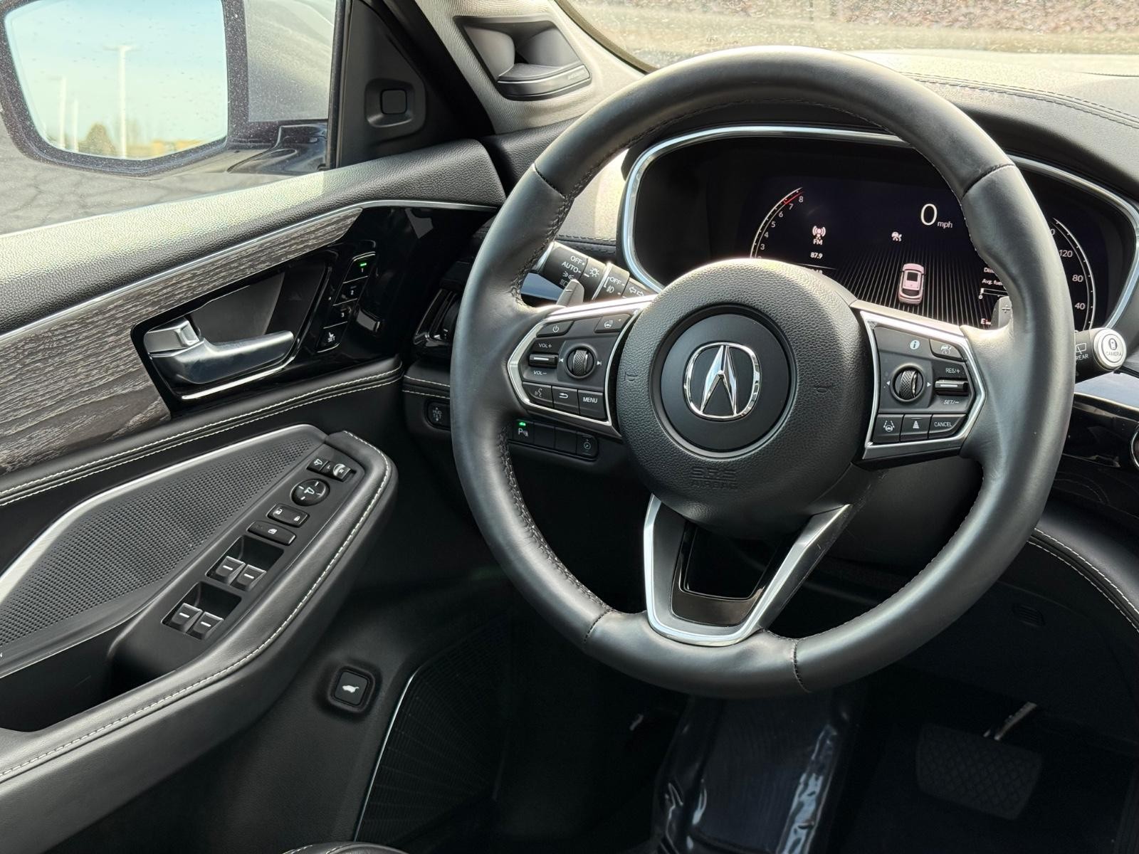 Acura MDX Vehicle Full-screen Gallery Image 14
