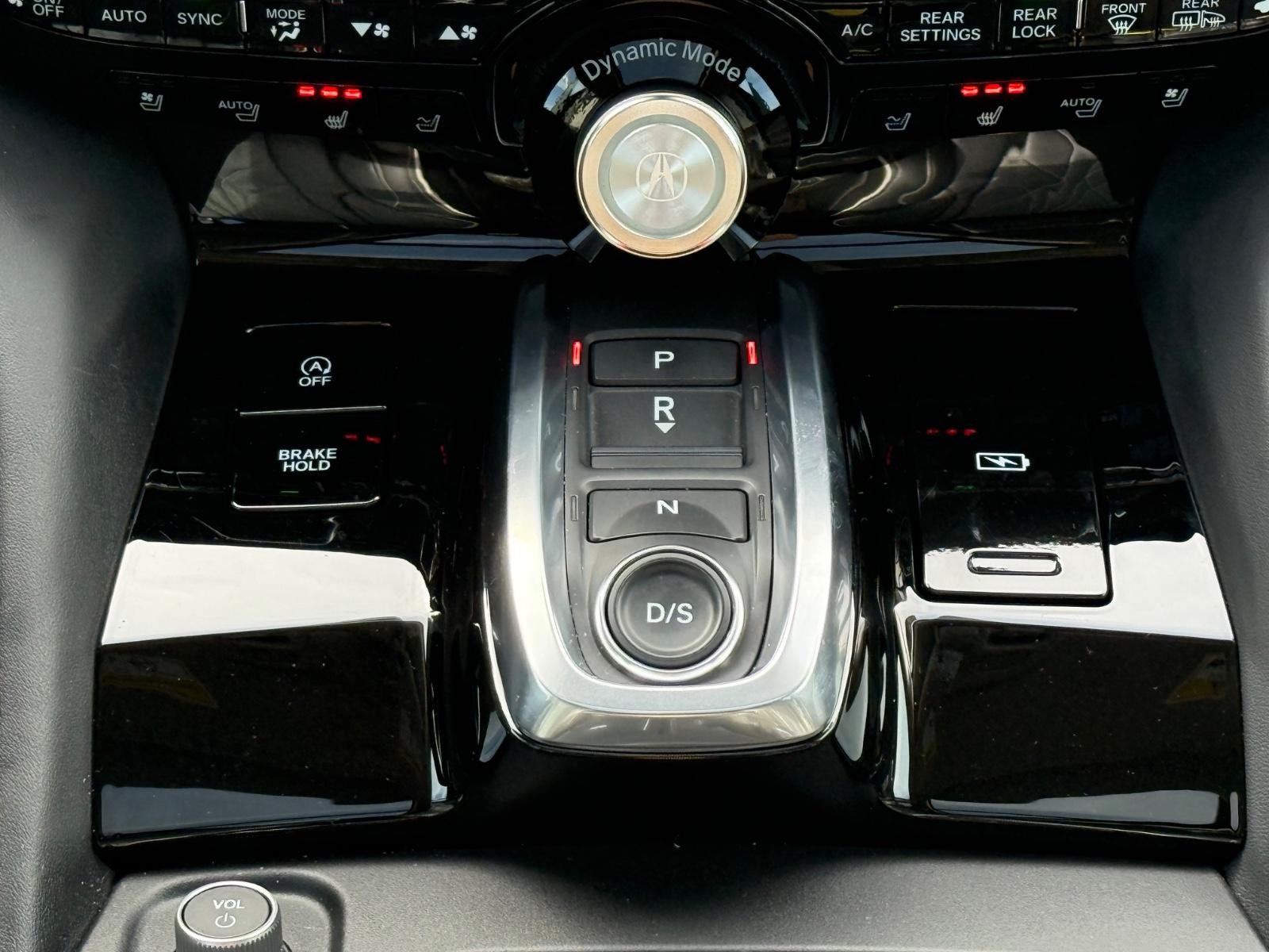 Acura MDX Vehicle Full-screen Gallery Image 16