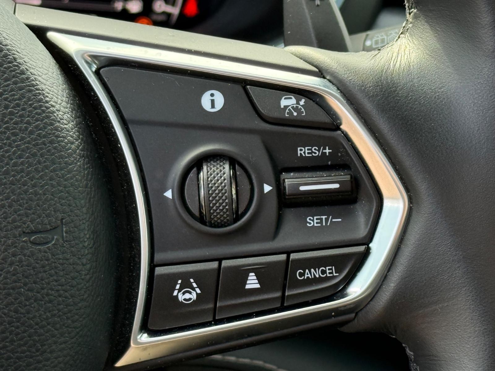 Acura MDX Vehicle Full-screen Gallery Image 19