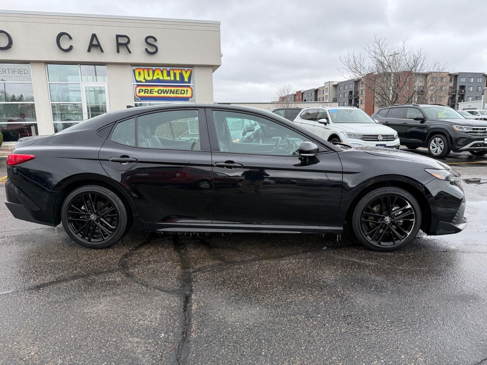 Toyota Camry Vehicle Image 02