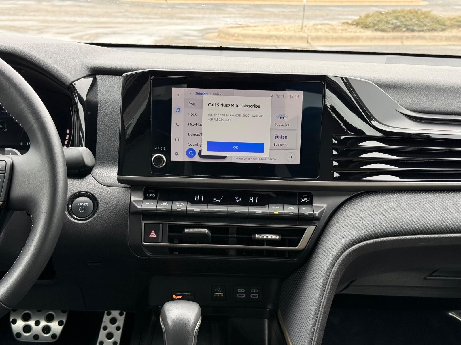 Toyota Camry Vehicle Image 12