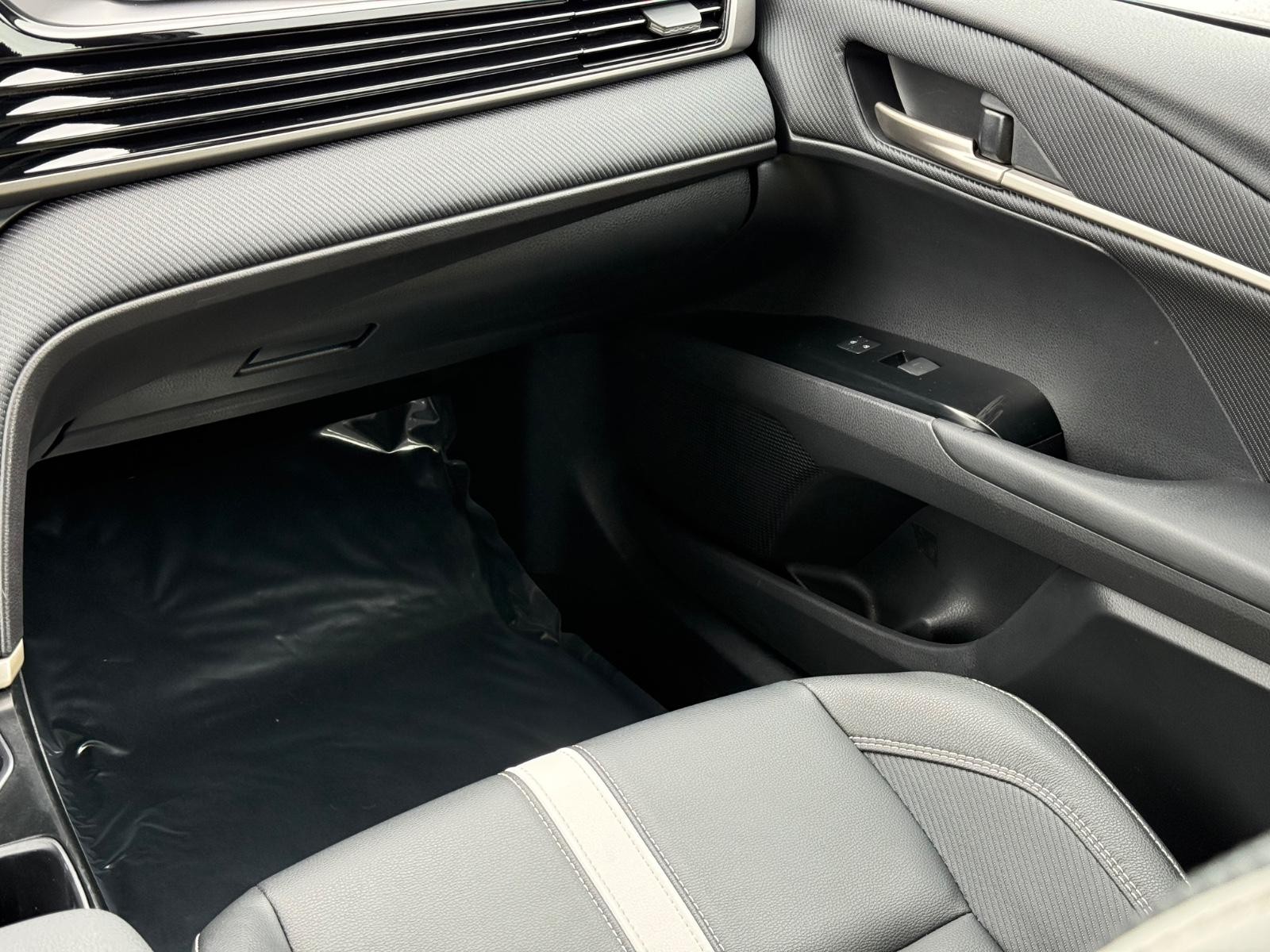 Toyota Camry Vehicle Image 15